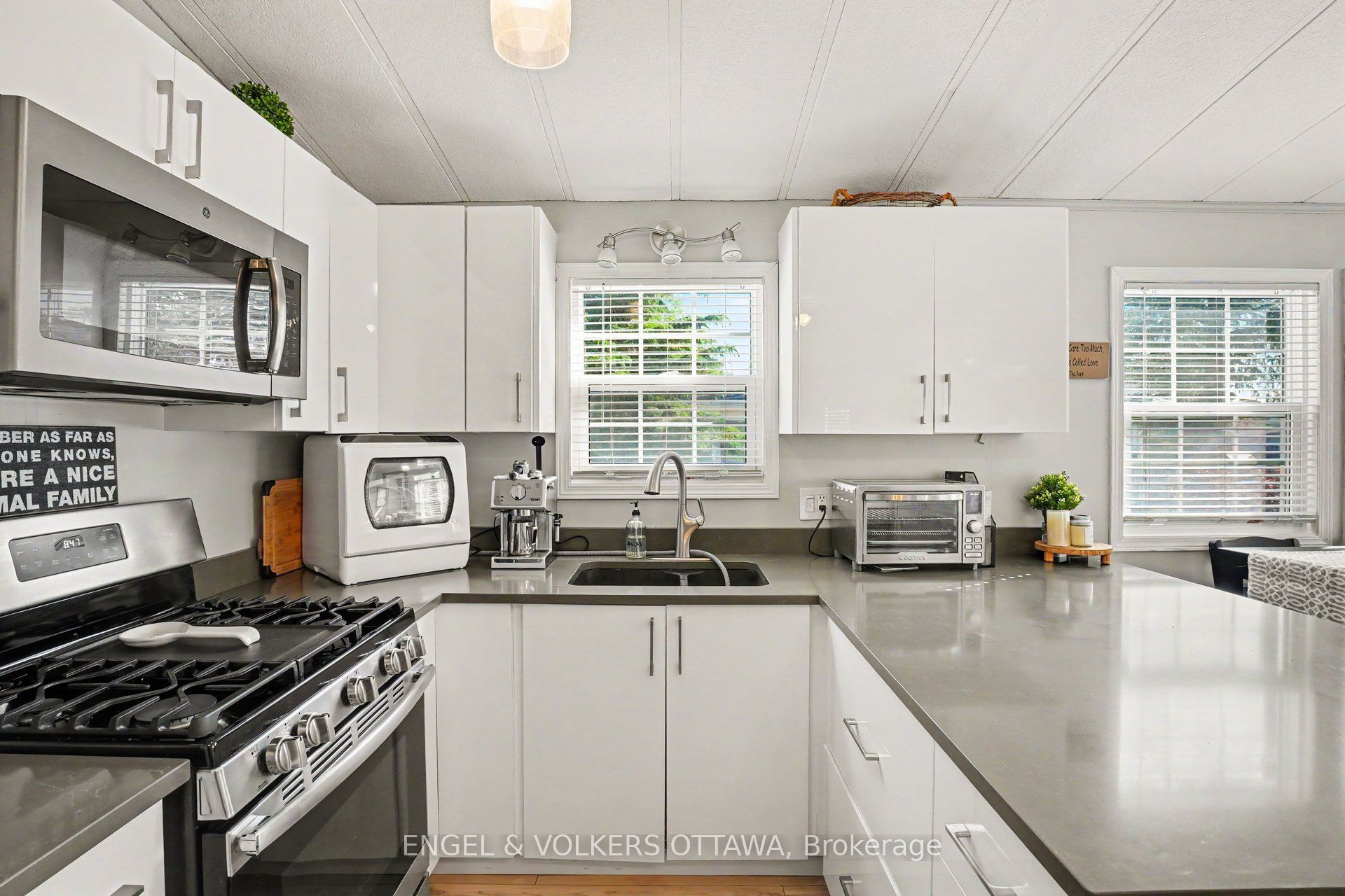 2 Kelly Sand Way Property Photo 13