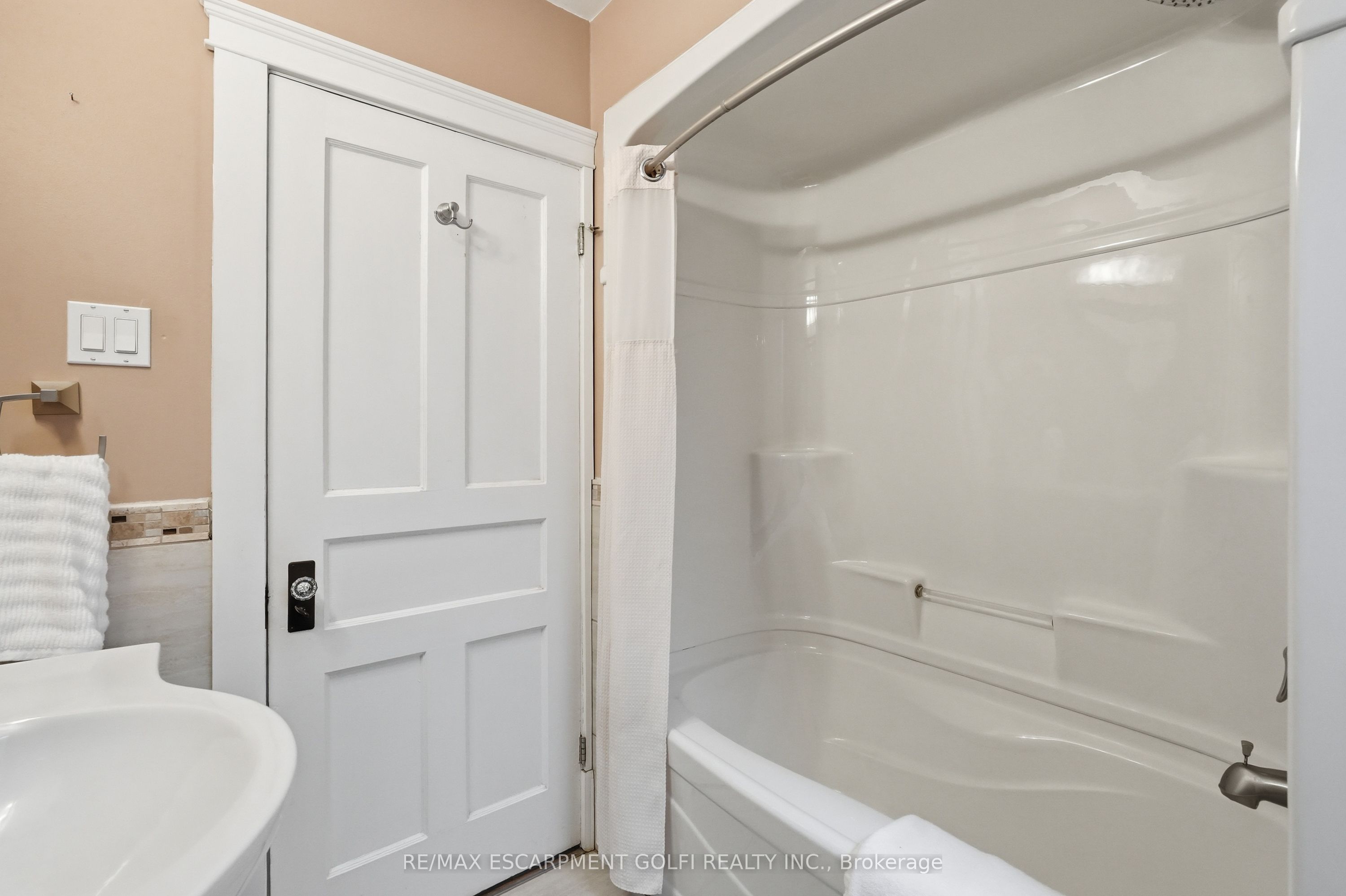 71 Aikman Avenue Property Photo 12