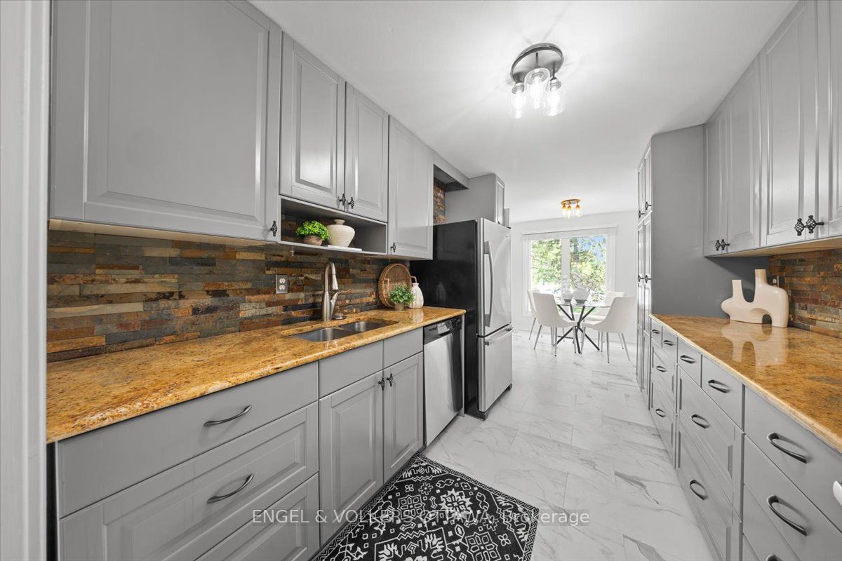 34 Viewpointe Private Property Photo 10