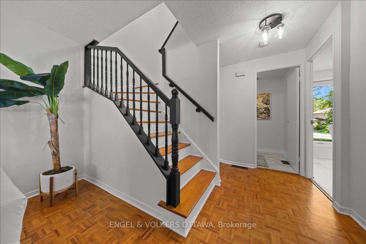 34 Viewpointe Private Property Photo 15