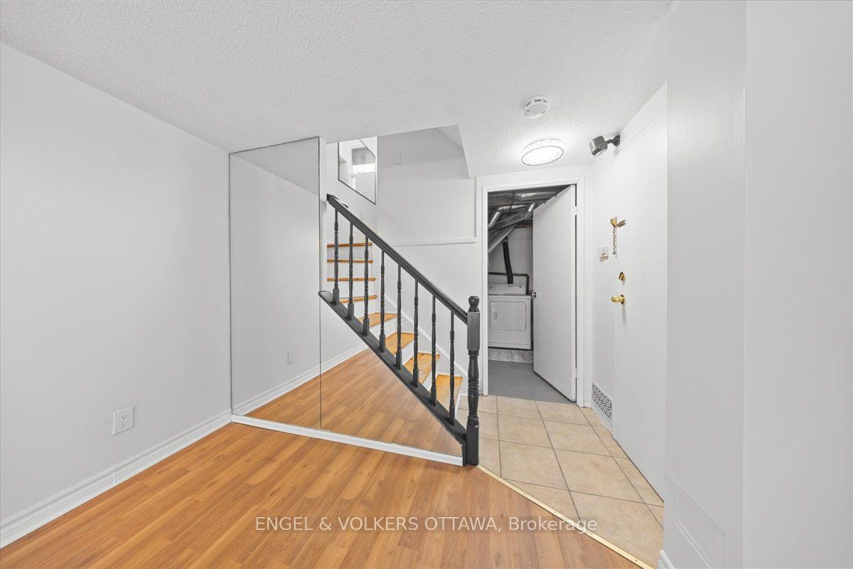 34 Viewpointe Private Property Photo 17