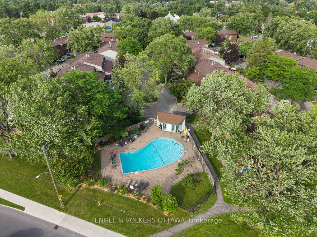 34 Viewpointe Private Property Photo 19