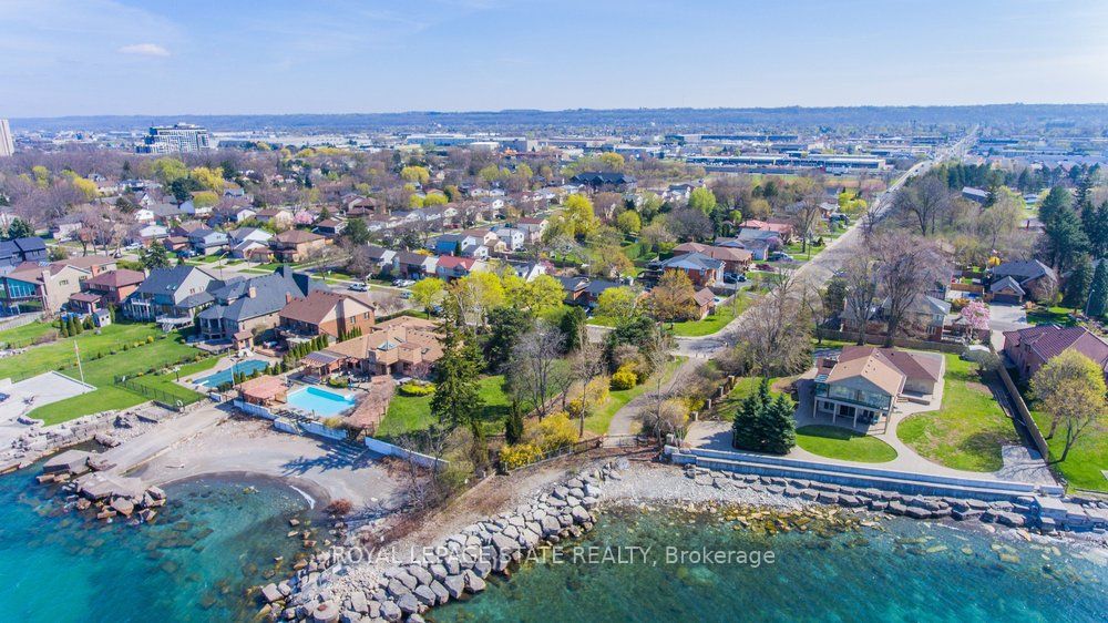 7 Lakegate Drive Property Photo 3