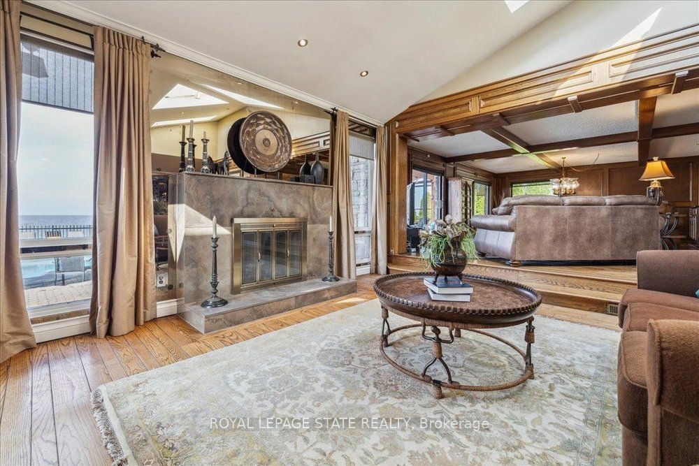 7 Lakegate Drive Property Photo 4