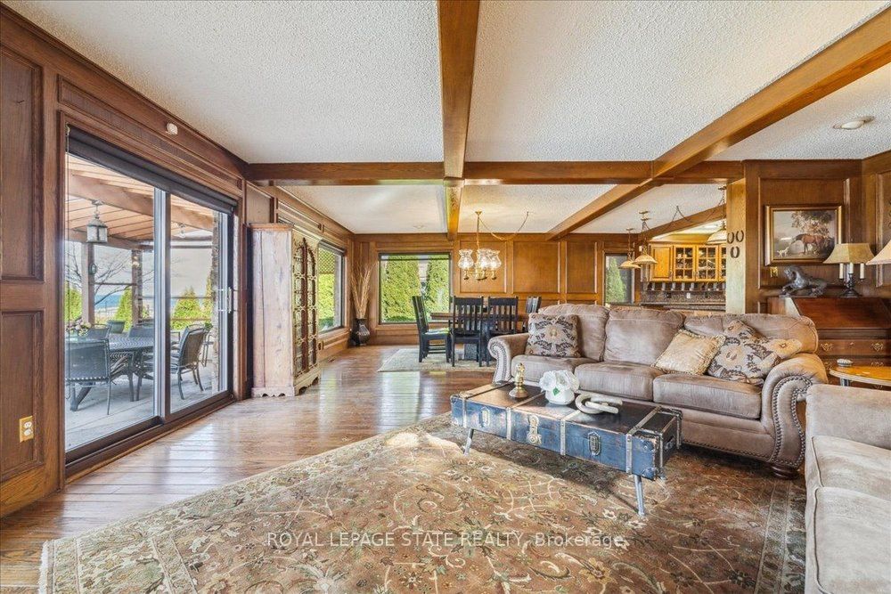 7 Lakegate Drive Property Photo 5