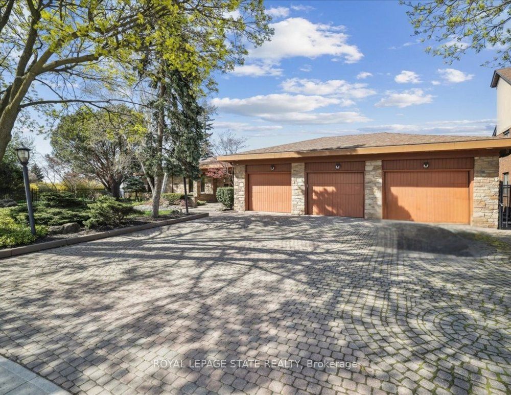 7 Lakegate Drive Property Photo 7