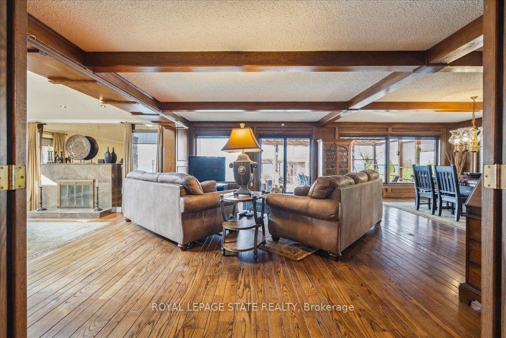 7 Lakegate Drive Property Photo 13