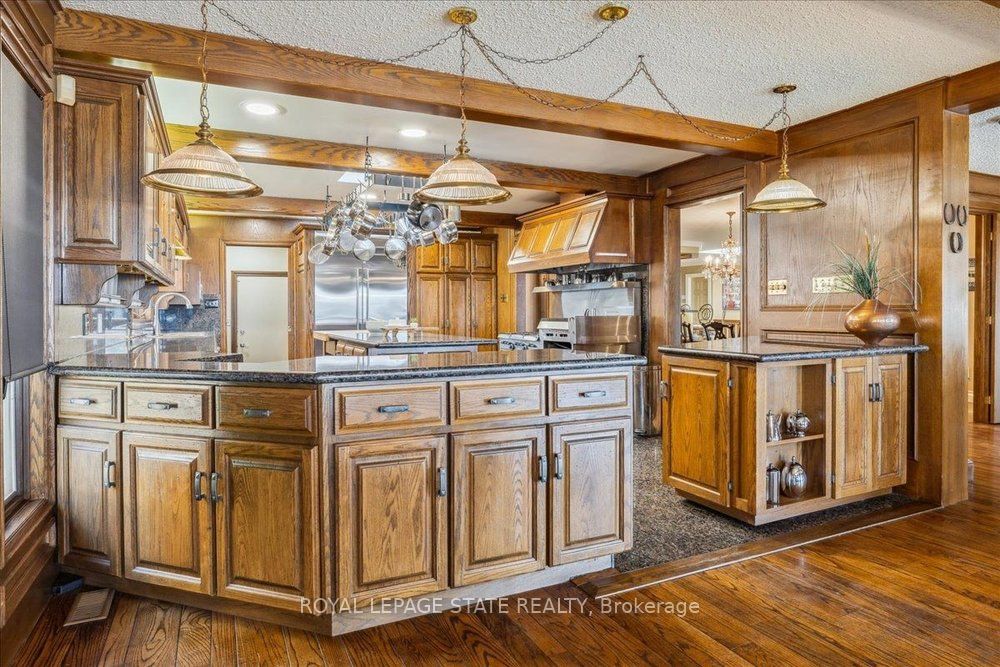 7 Lakegate Drive Property Photo 17