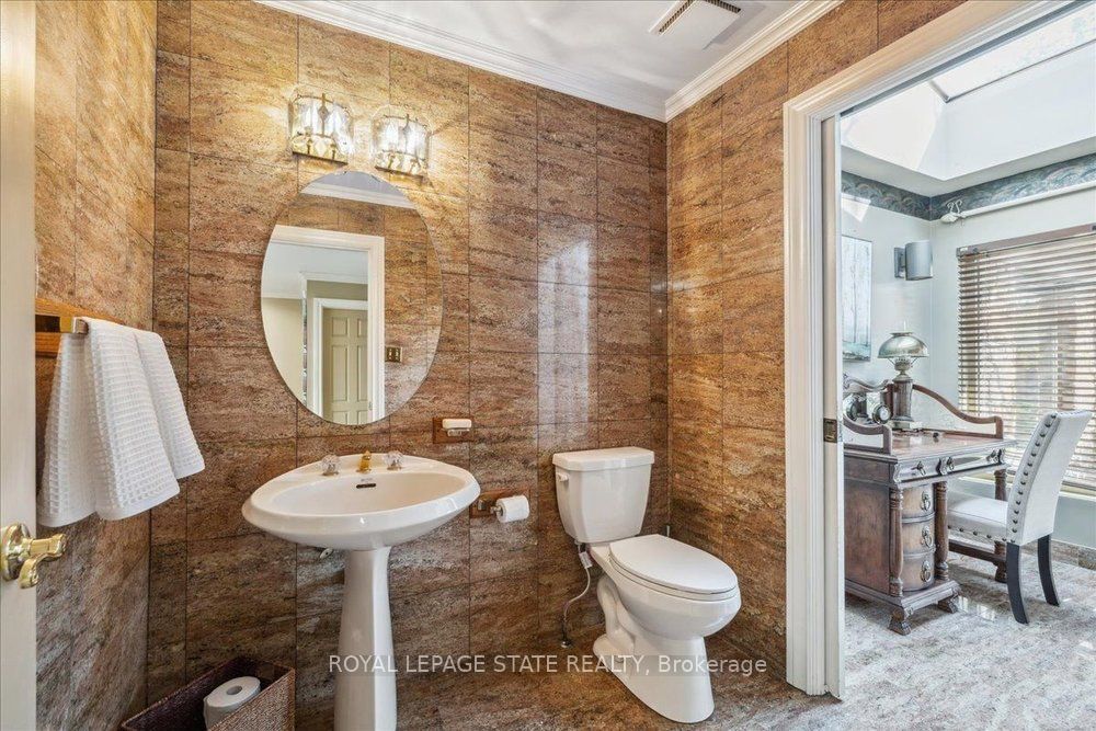 7 Lakegate Drive Property Photo 20