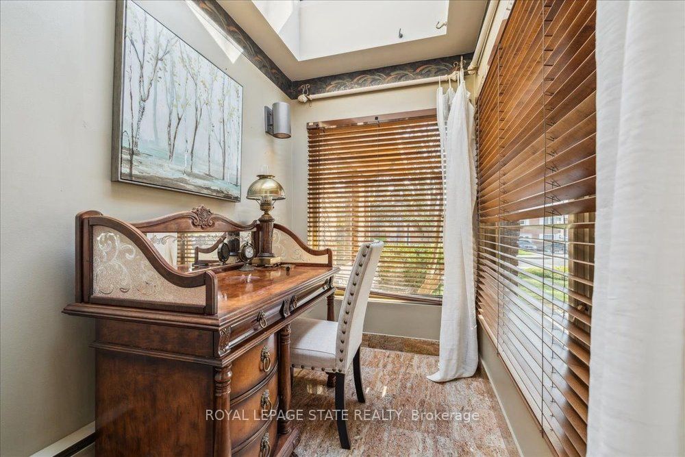 7 Lakegate Drive Property Photo 21