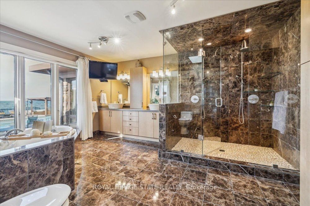 7 Lakegate Drive Property Photo 25
