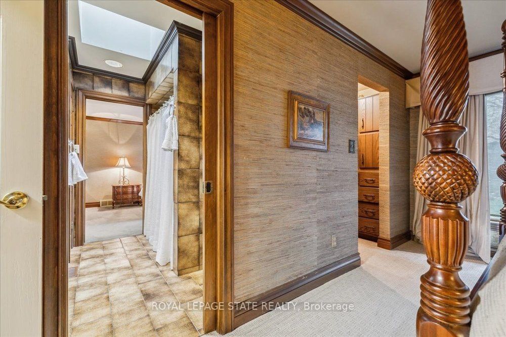 7 Lakegate Drive Property Photo 28