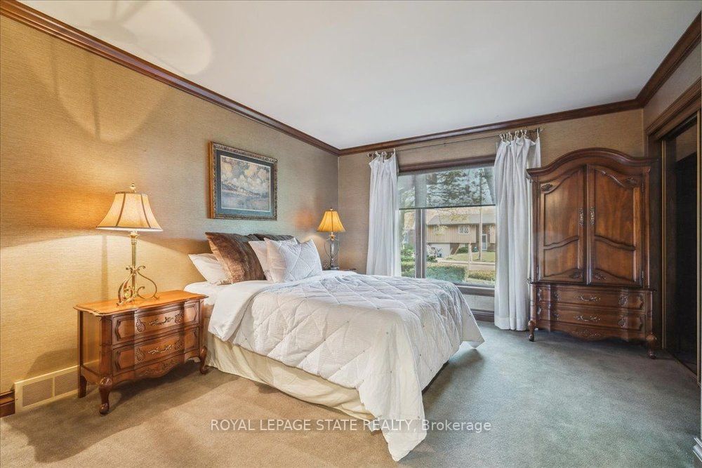 7 Lakegate Drive Property Photo 30