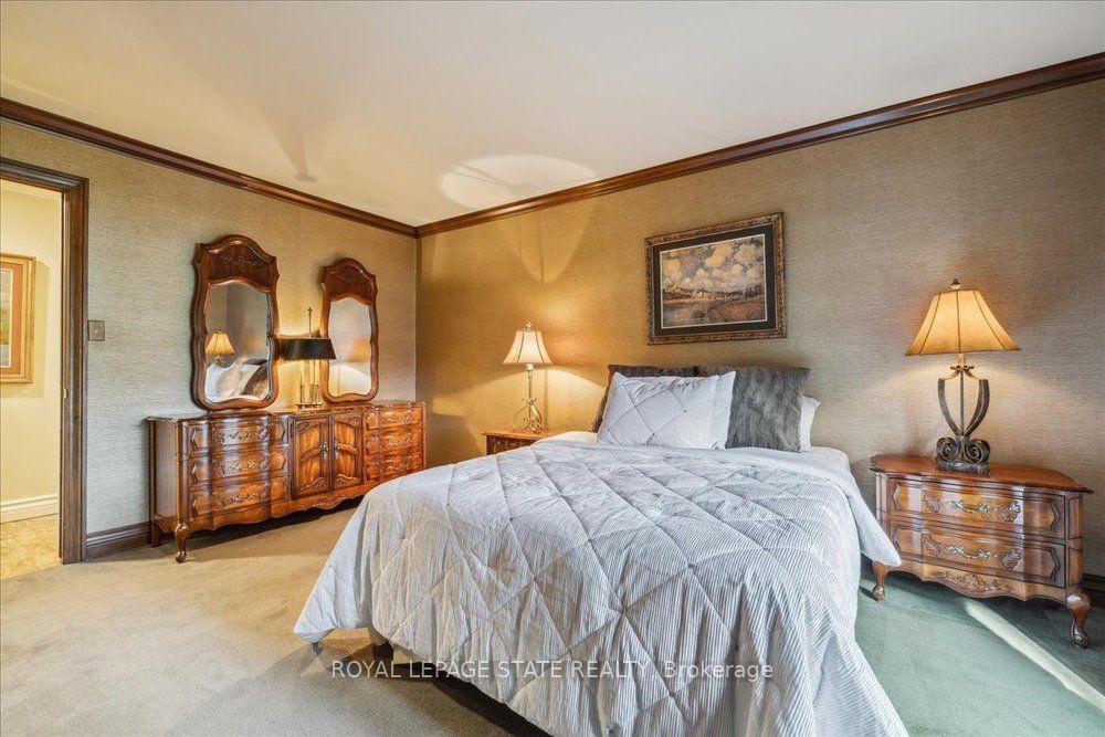 7 Lakegate Drive Property Photo 31