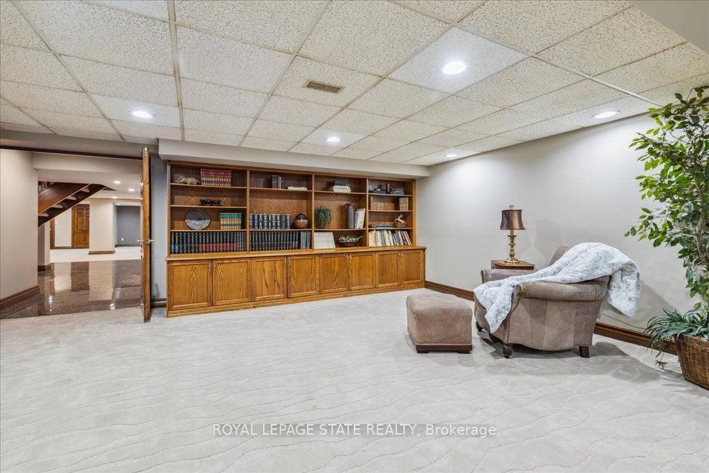 7 Lakegate Drive Property Photo 32