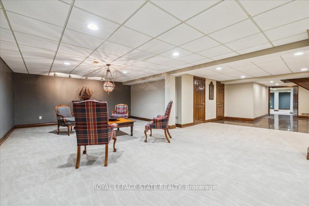 7 Lakegate Drive Property Photo 35