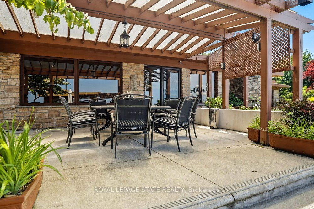 7 Lakegate Drive Property Photo 38