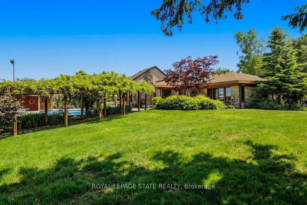 7 Lakegate Drive Property Photo 44