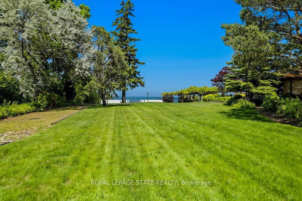 7 Lakegate Drive Property Photo 45