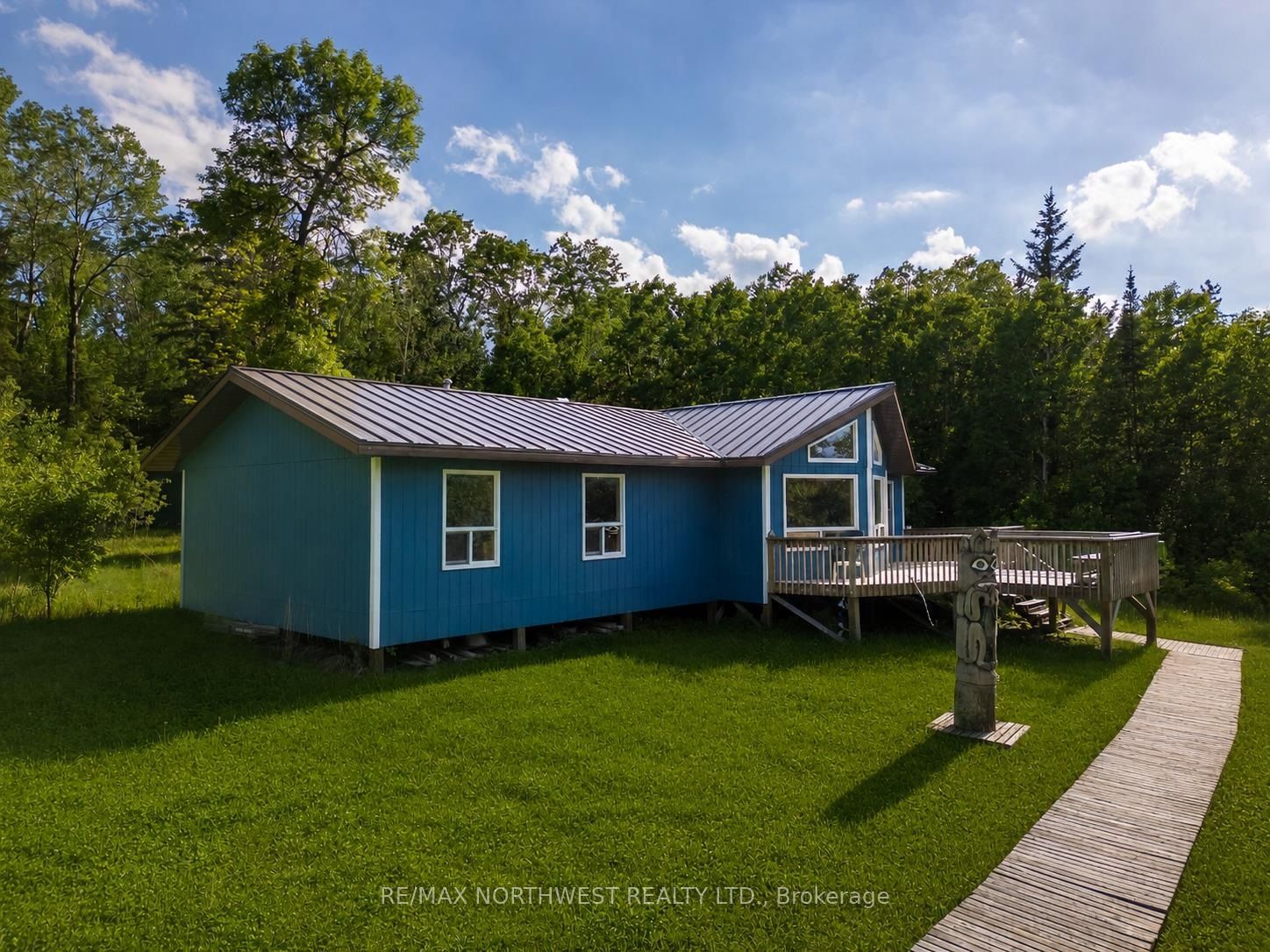 2747 Moore Bay Property Photo 2