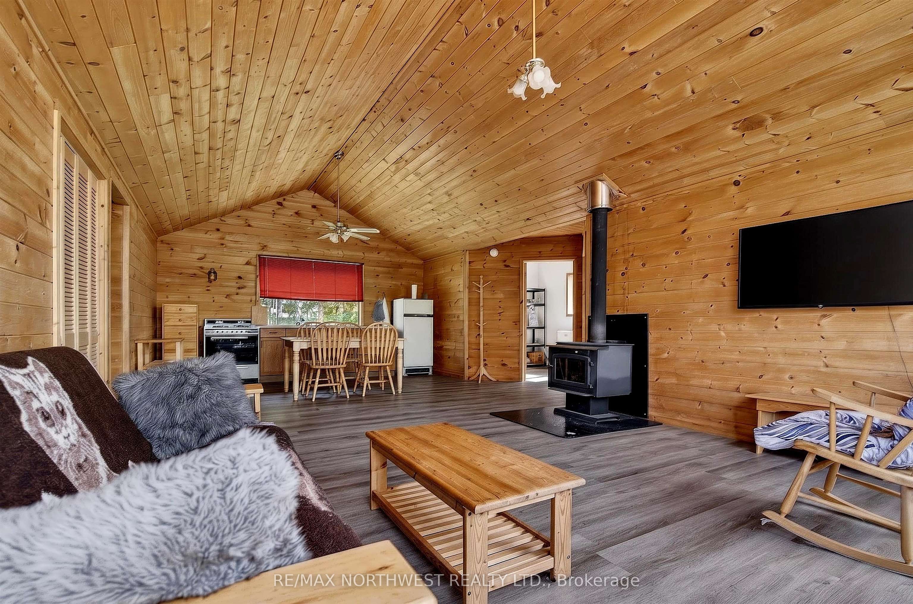2747 Moore Bay Property Photo 5