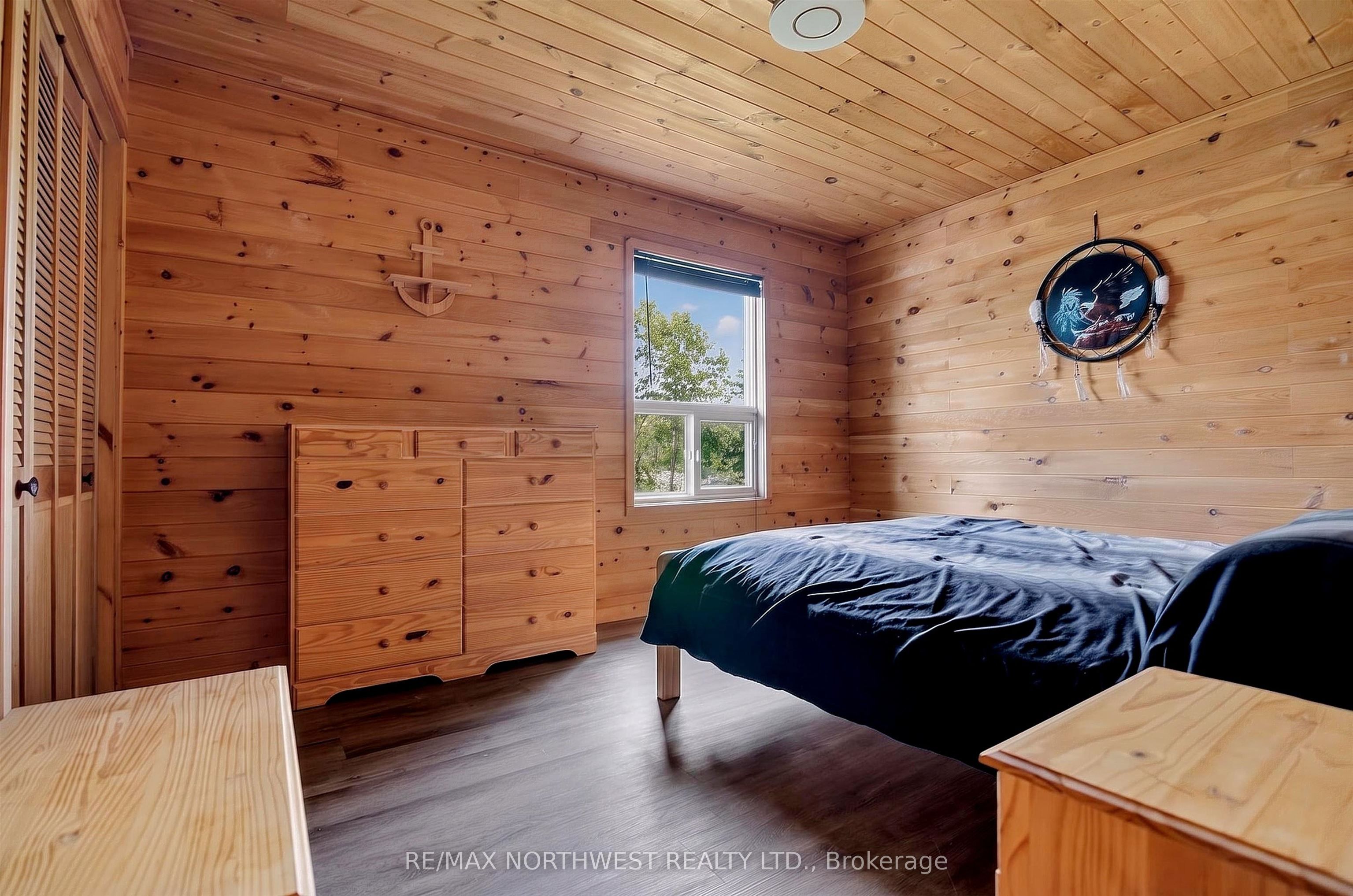 2747 Moore Bay Property Photo 10
