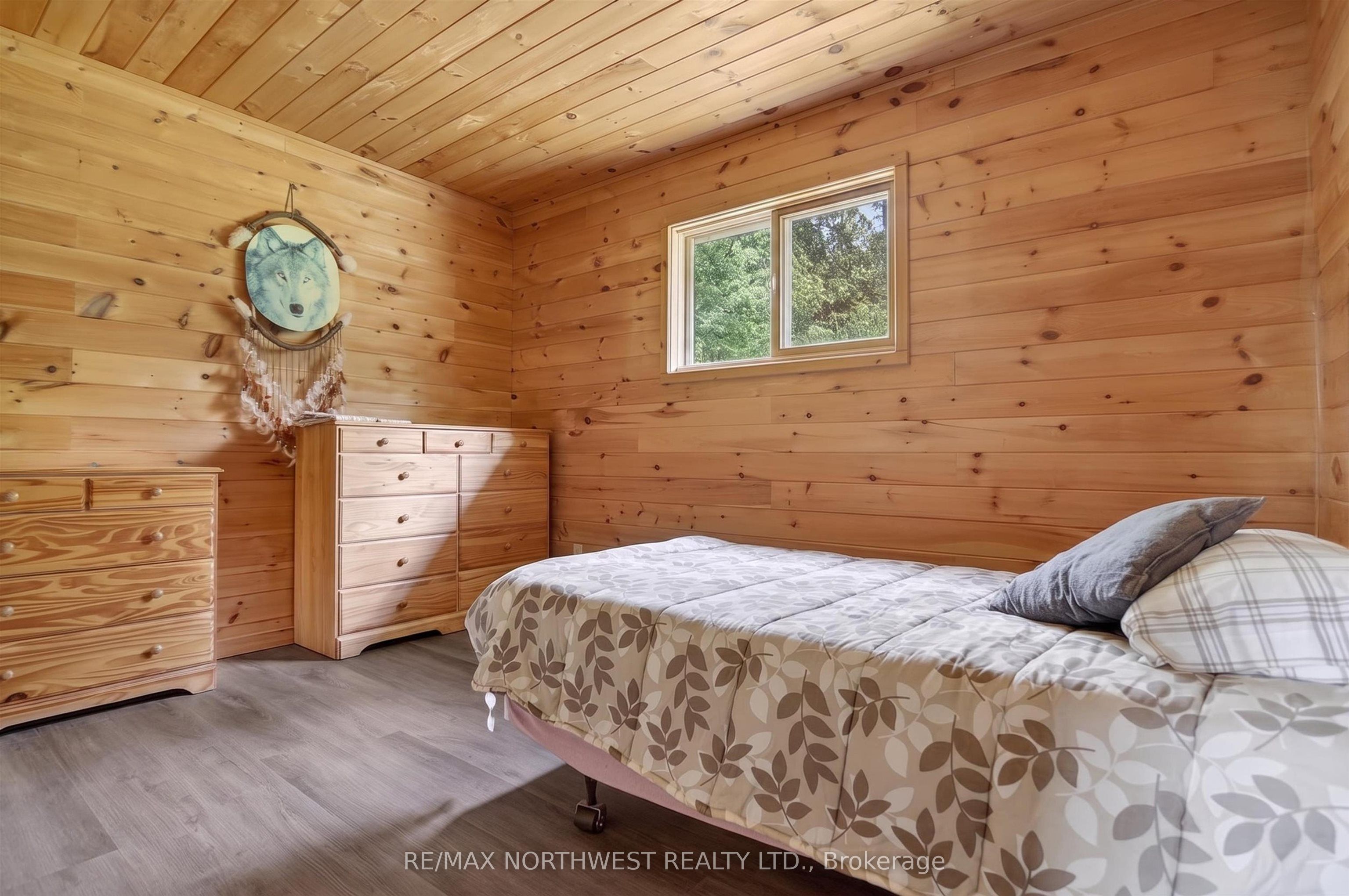 2747 Moore Bay Property Photo 11
