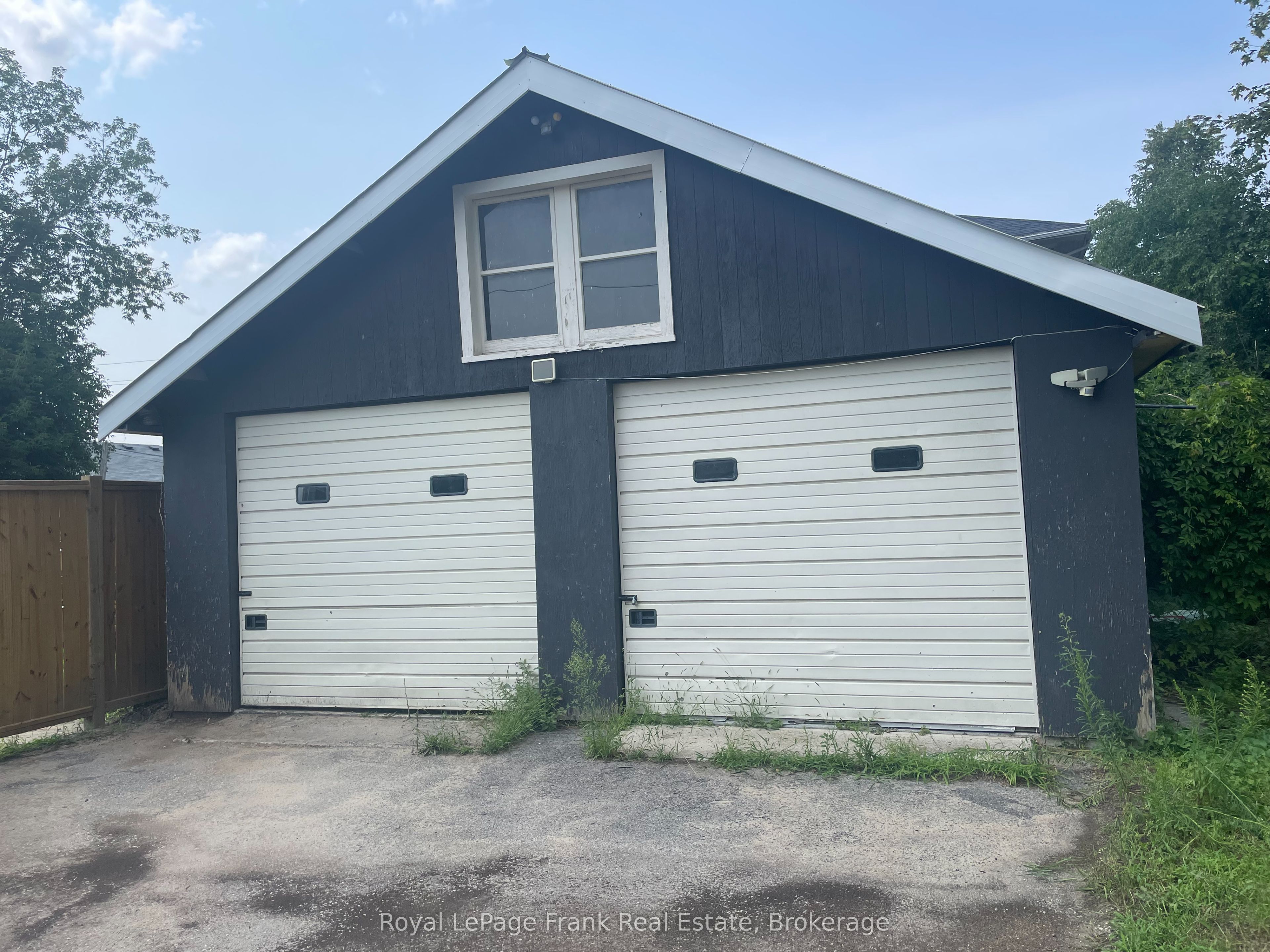 438 Rose Avenue Property Photo 3