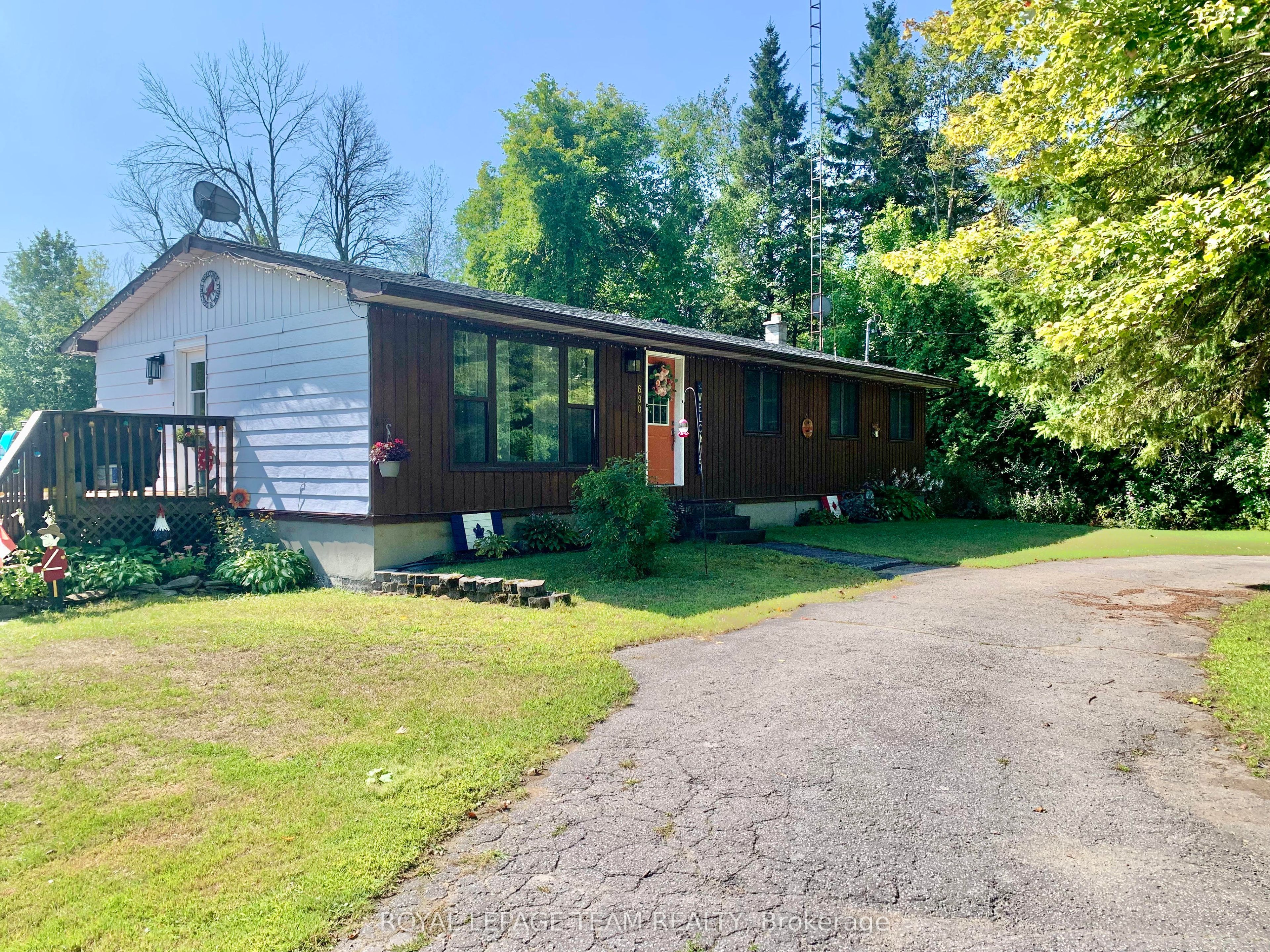 690 Limerick Road Property Photo 1