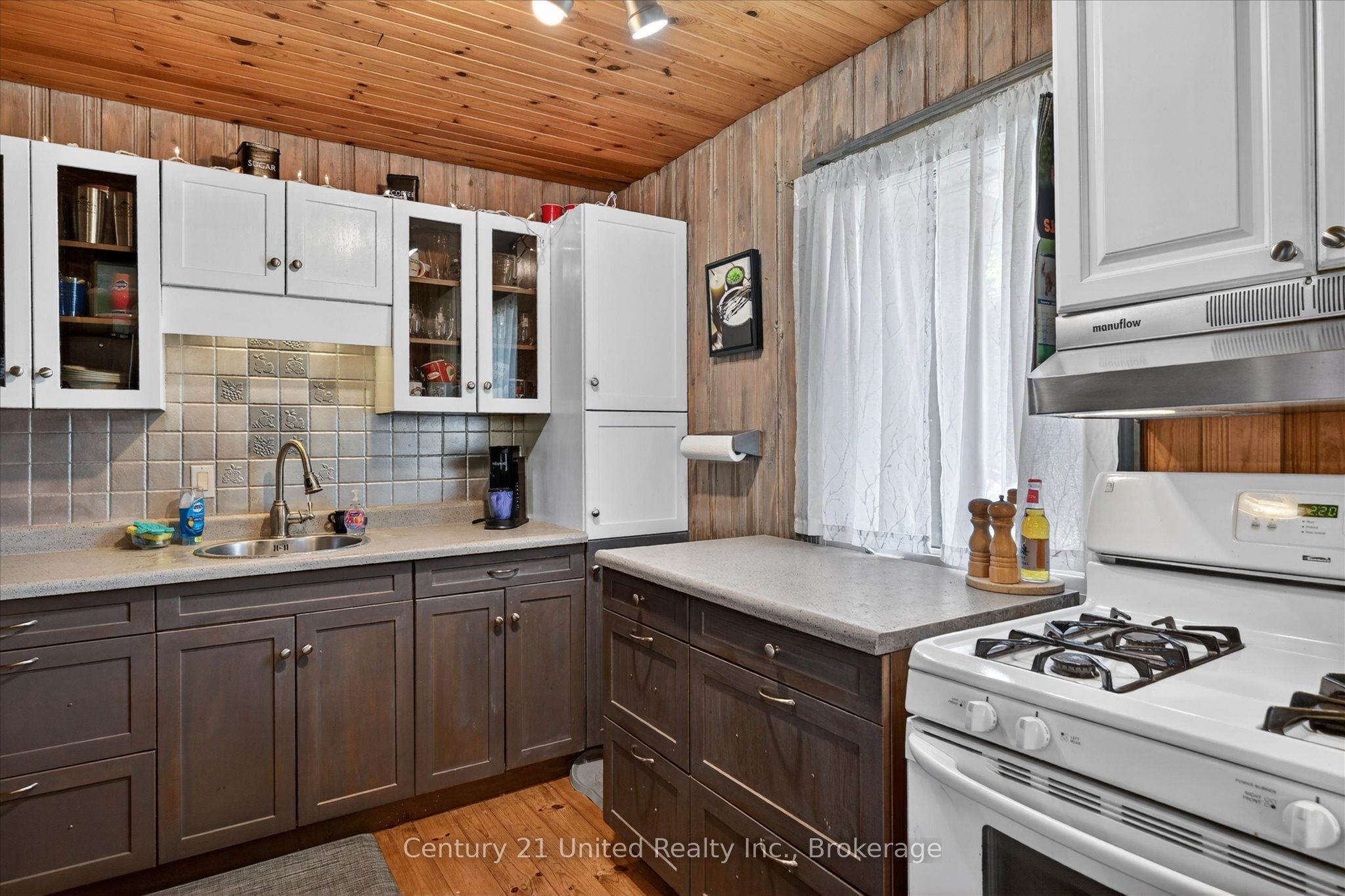 90 Bowen Road Property Photo 14