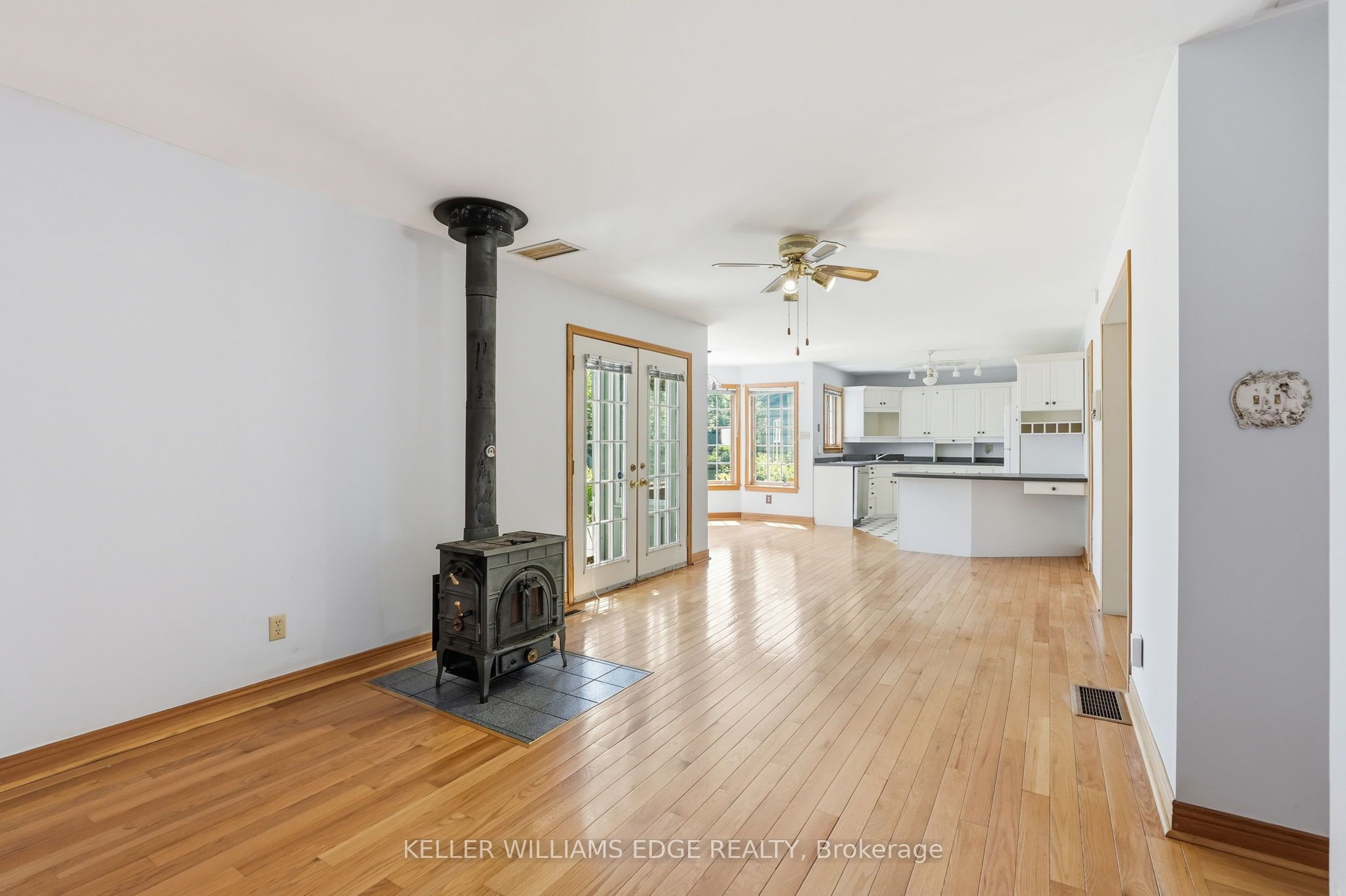 3 Ancaster Street E Property Photo 3