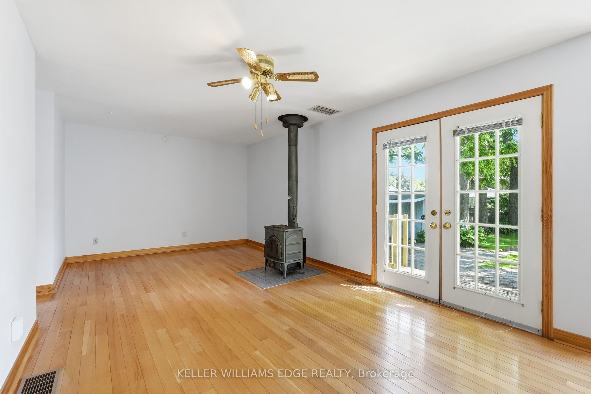 3 Ancaster Street E Property Photo 4