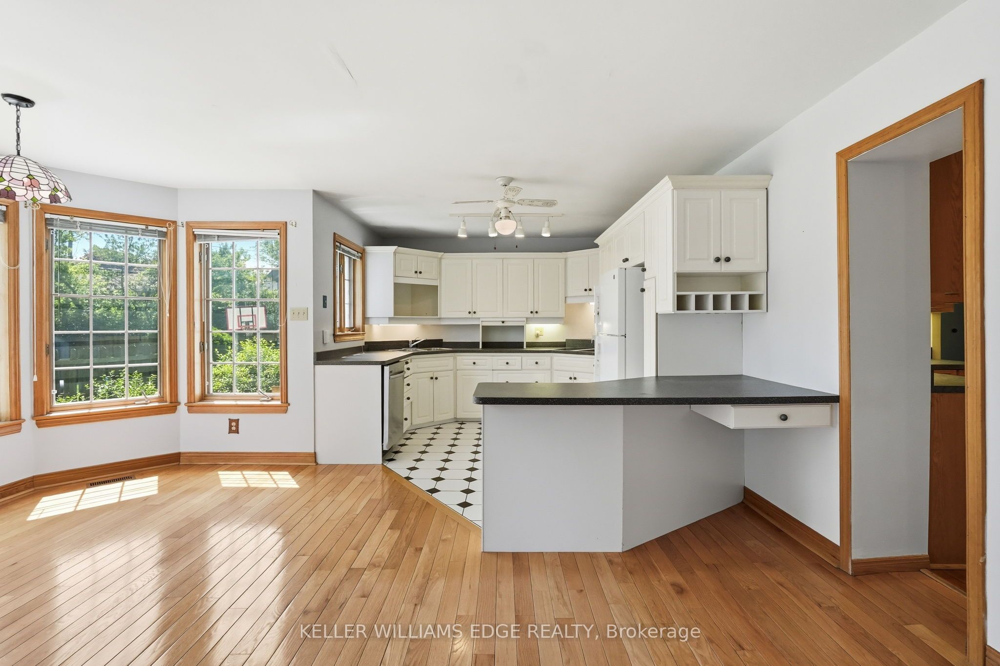 3 Ancaster Street E Property Photo 6