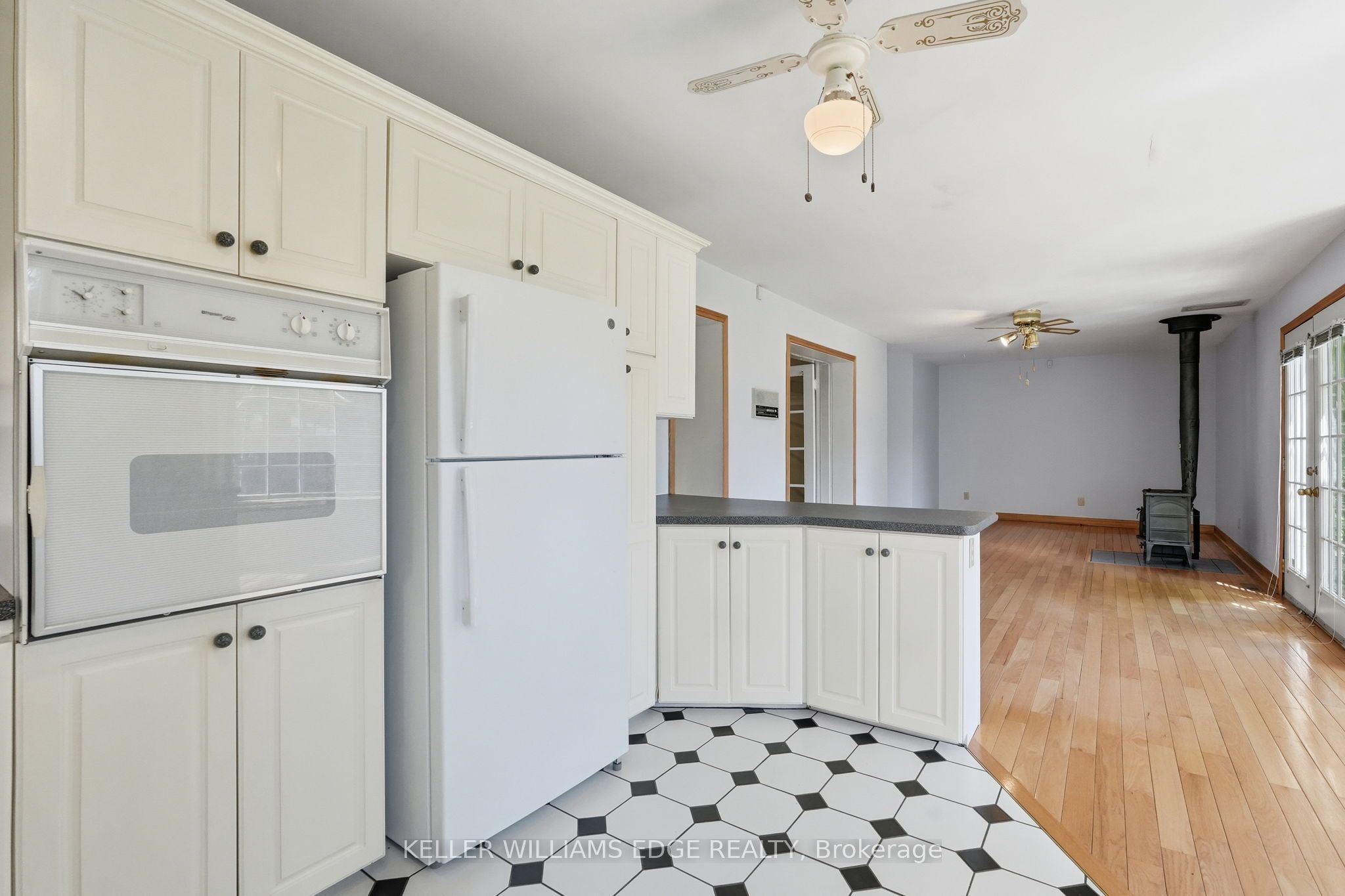 3 Ancaster Street E Property Photo 11