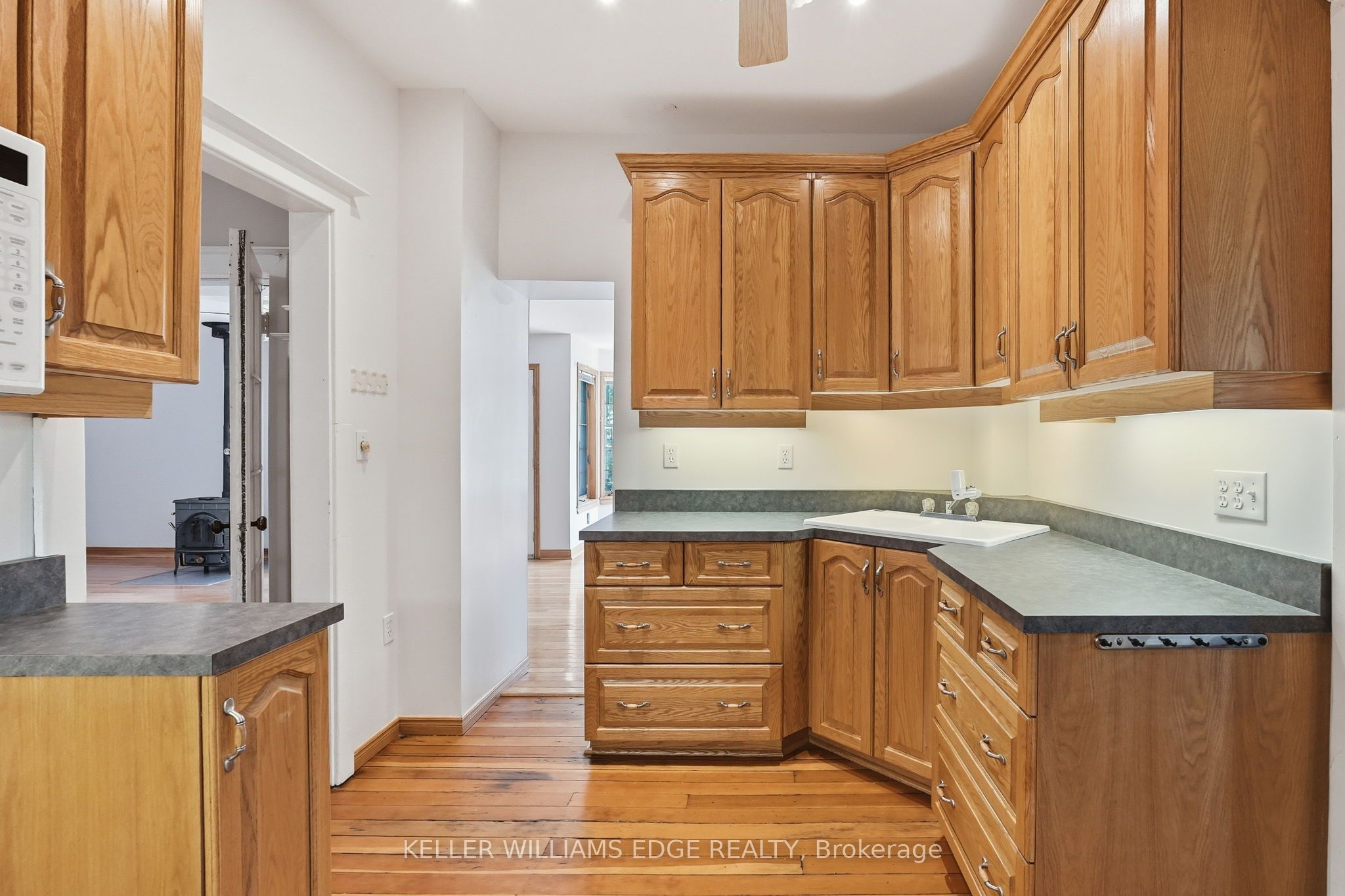3 Ancaster Street E Property Photo 12
