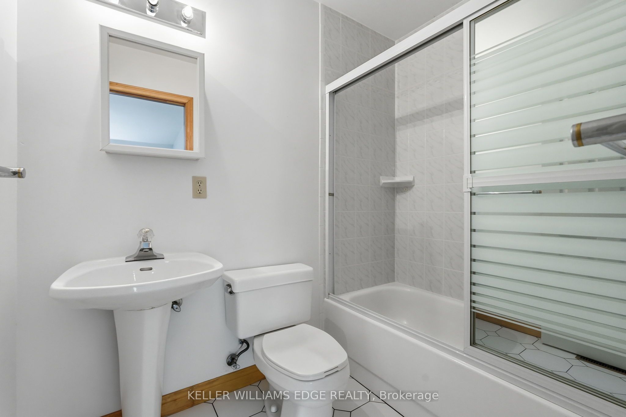 3 Ancaster Street E Property Photo 23