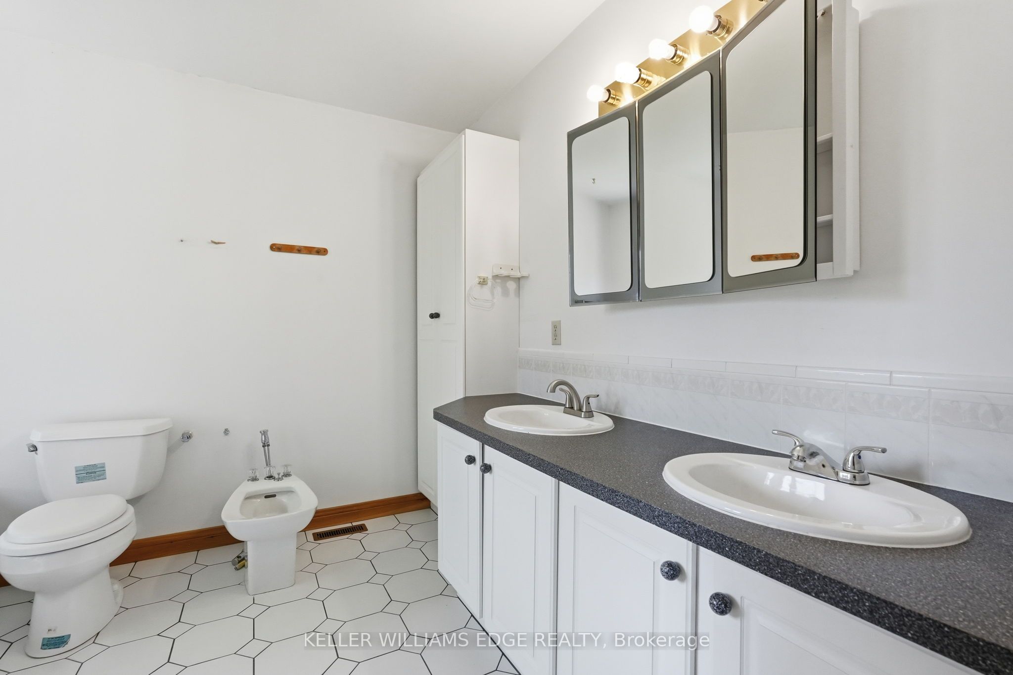 3 Ancaster Street E Property Photo 30