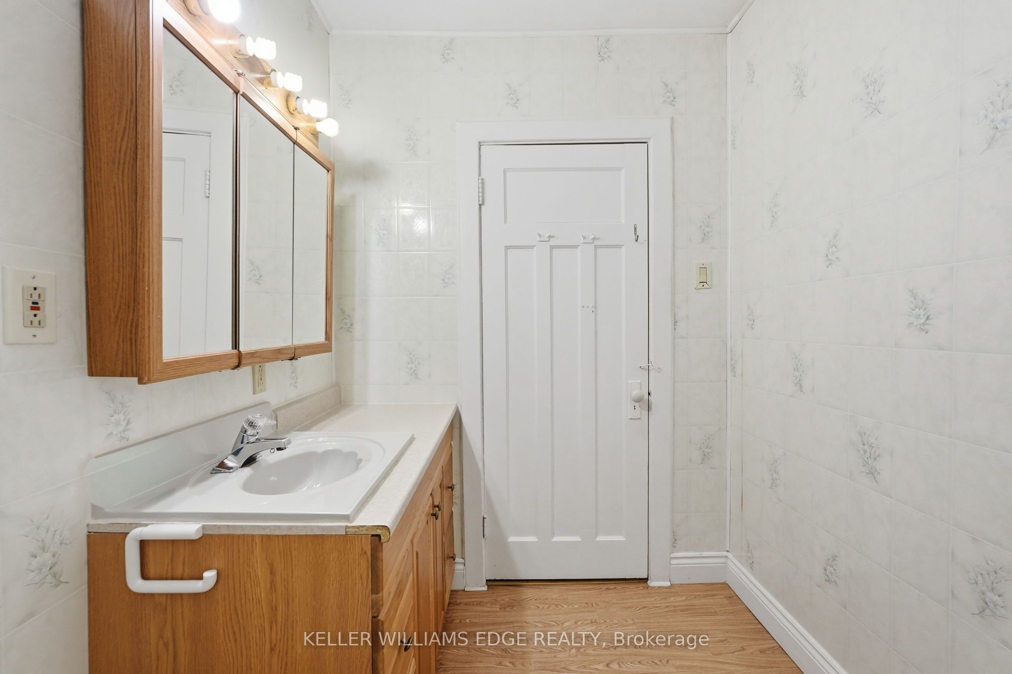 3 Ancaster Street E Property Photo 35