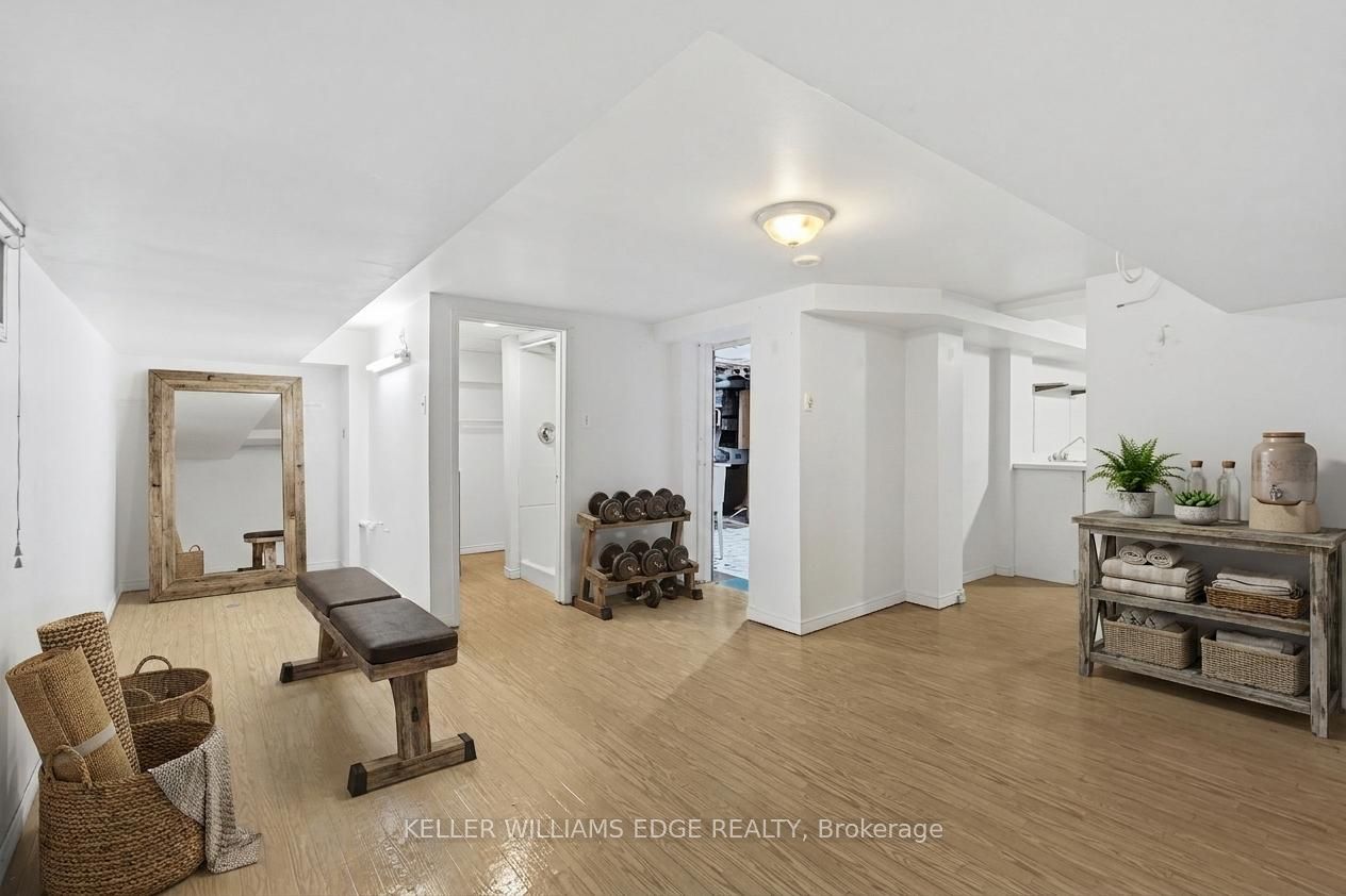 3 Ancaster Street E Property Photo 40