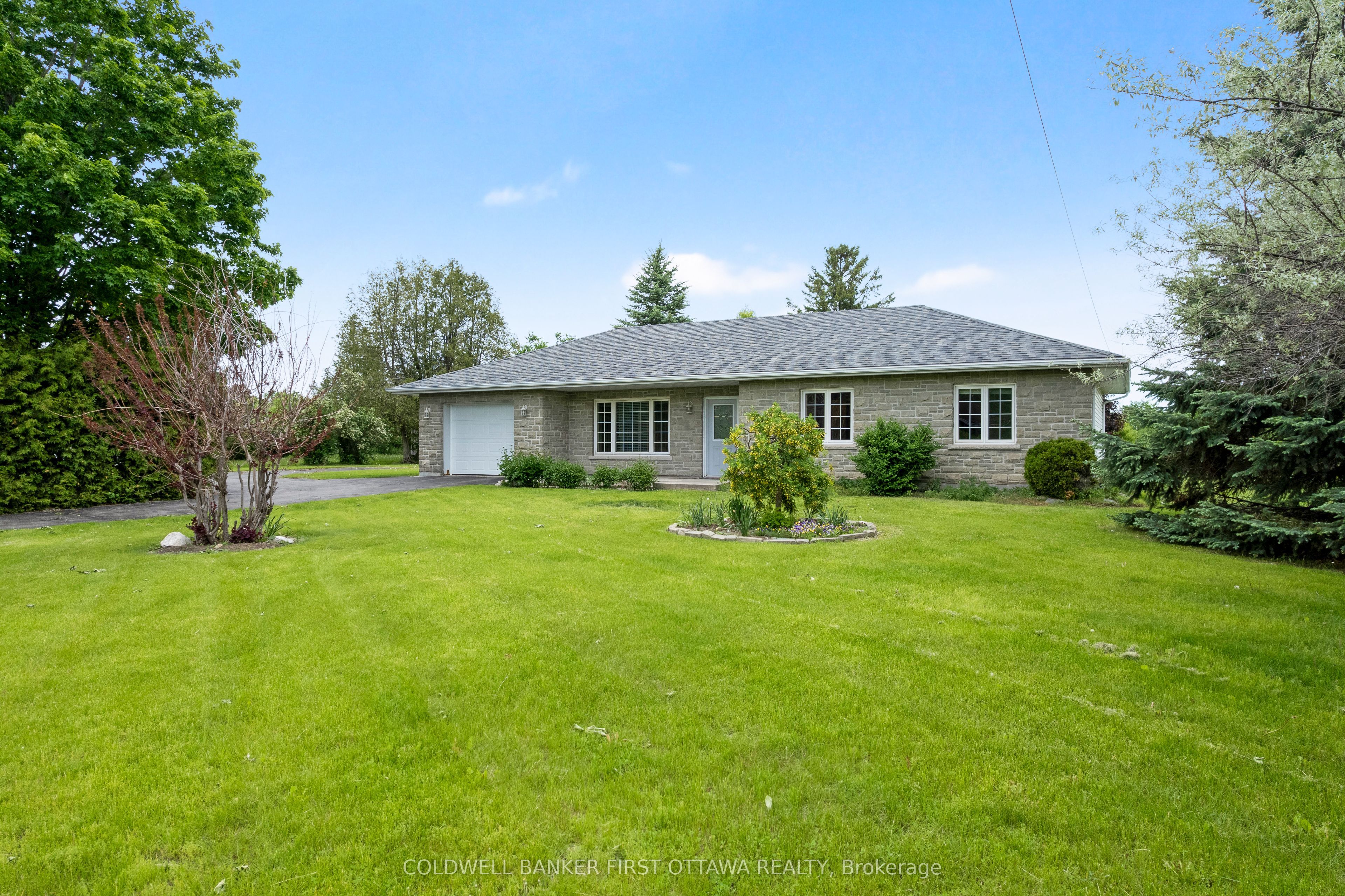363 Napoleon Street Property Photo 6
