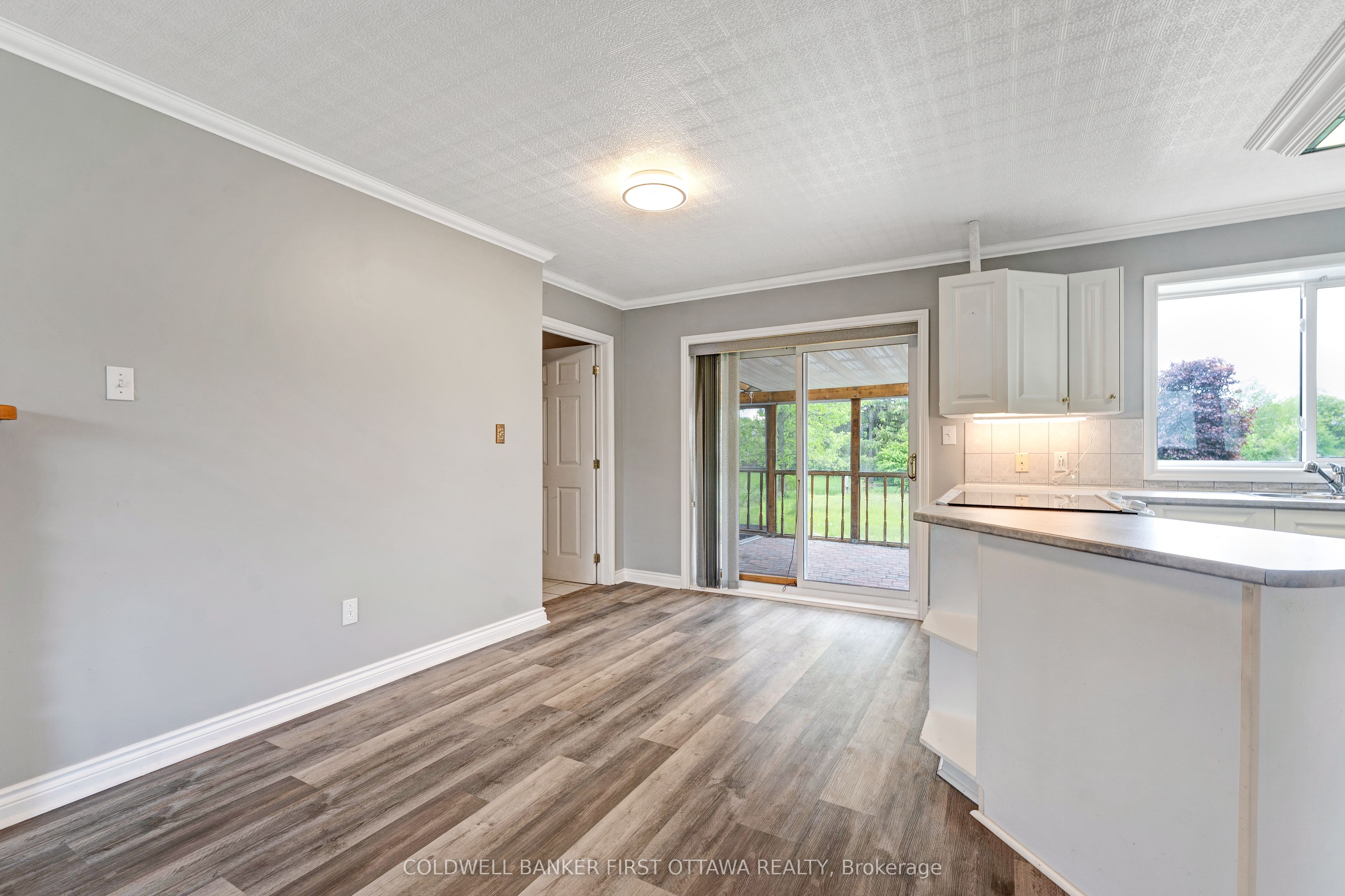 363 Napoleon Street Property Photo 15