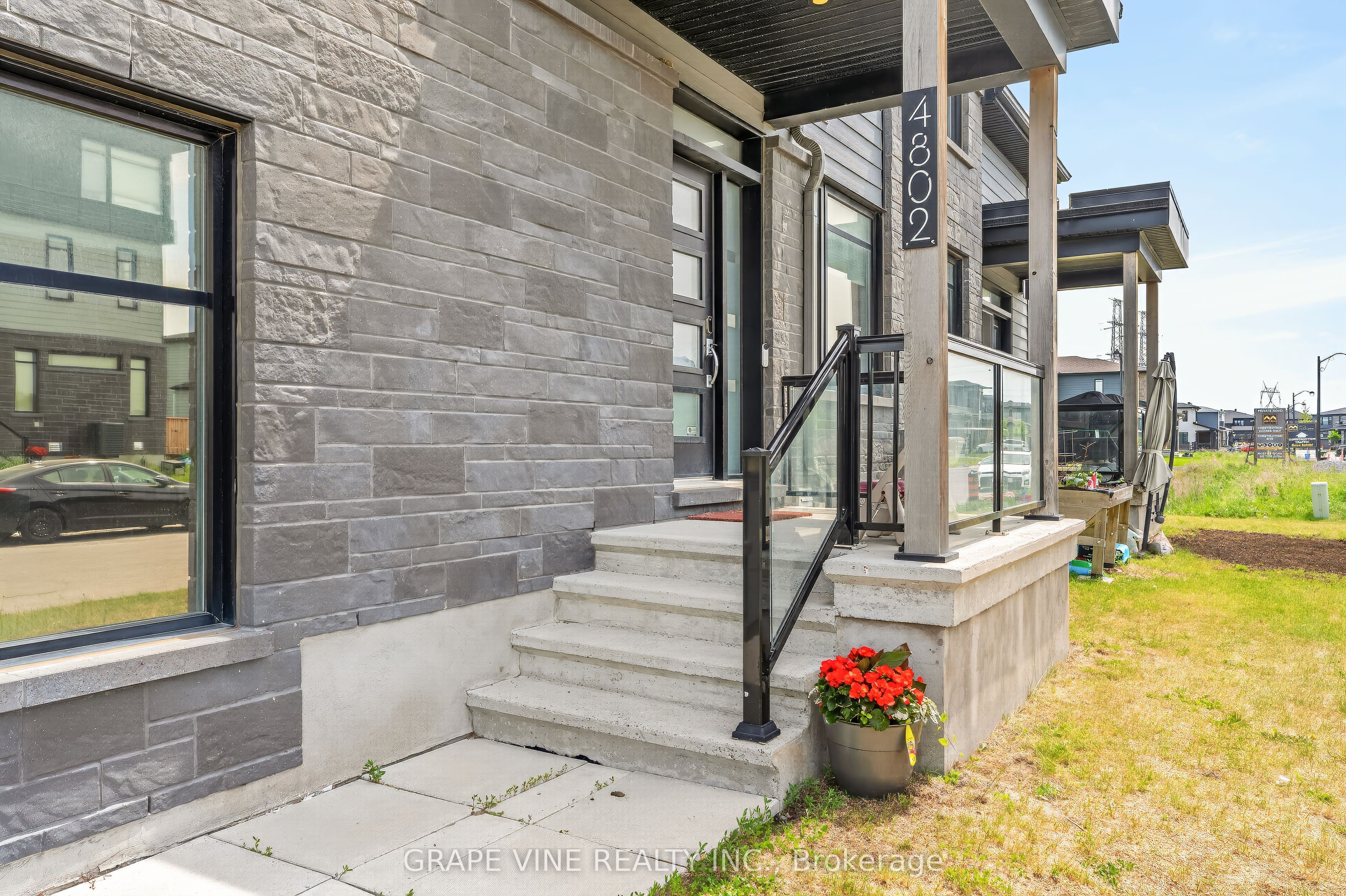 4802 Abbott Street E Property Photo 5