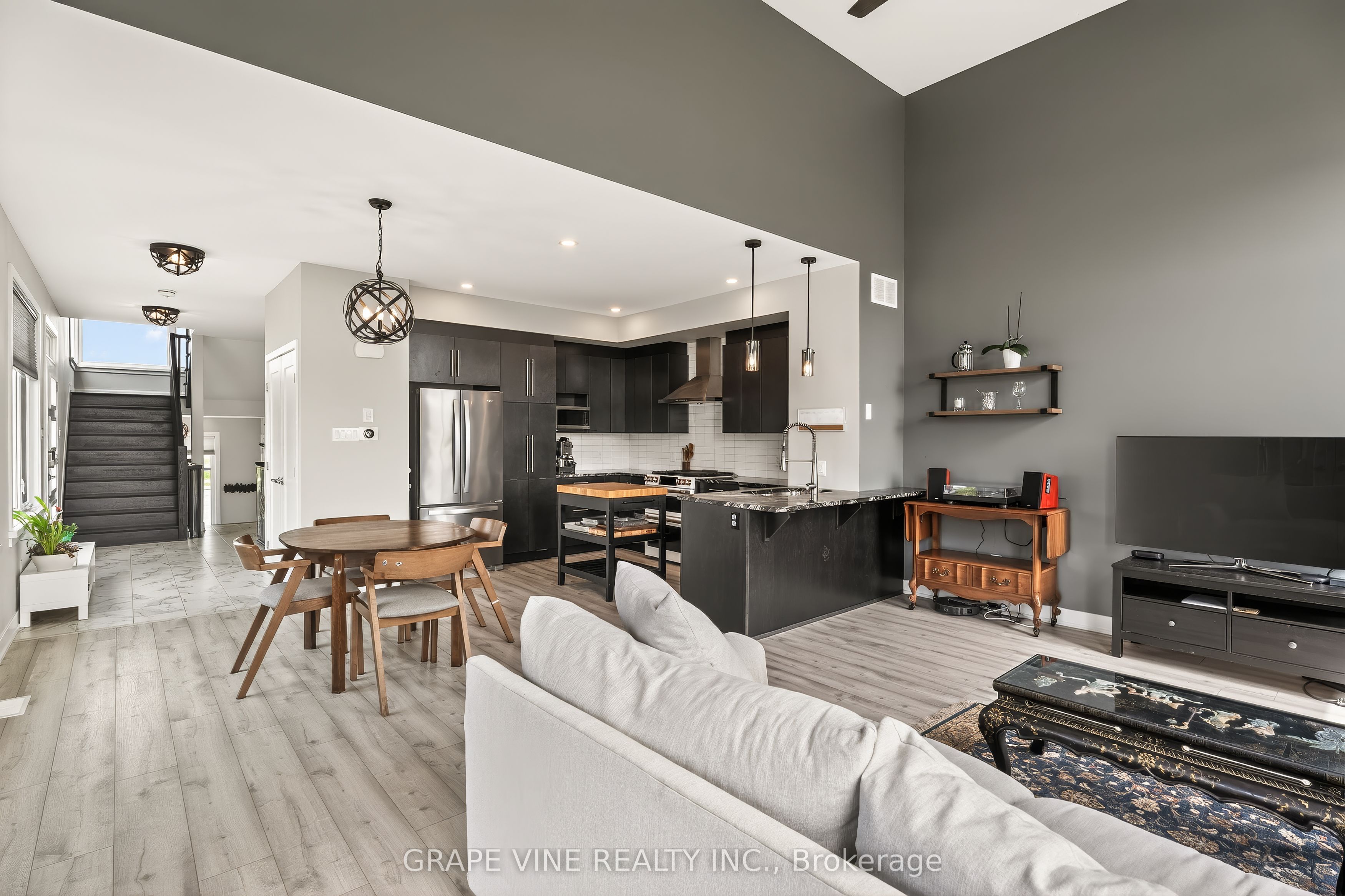 4802 Abbott Street E Property Photo 14