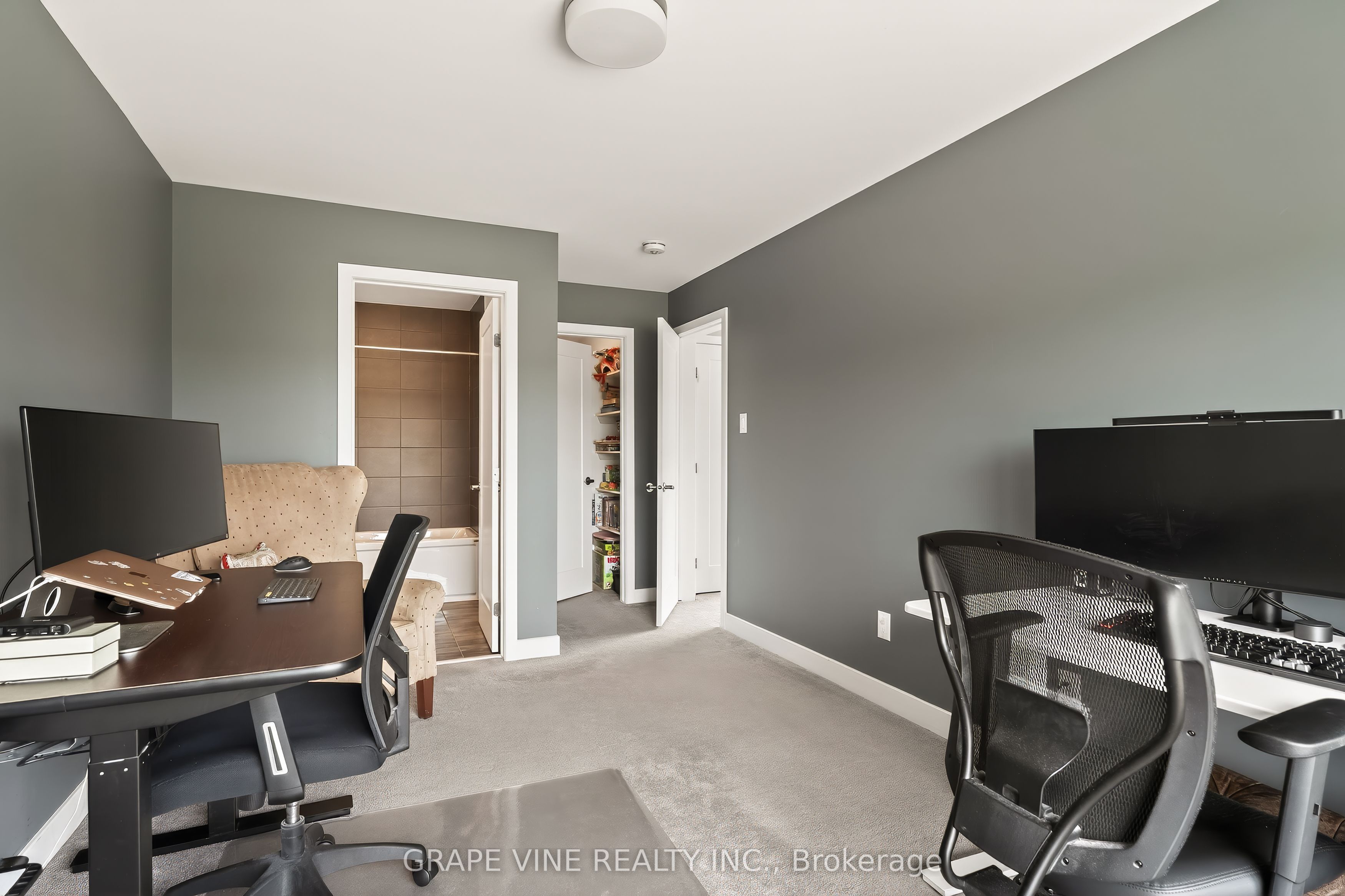 4802 Abbott Street E Property Photo 22