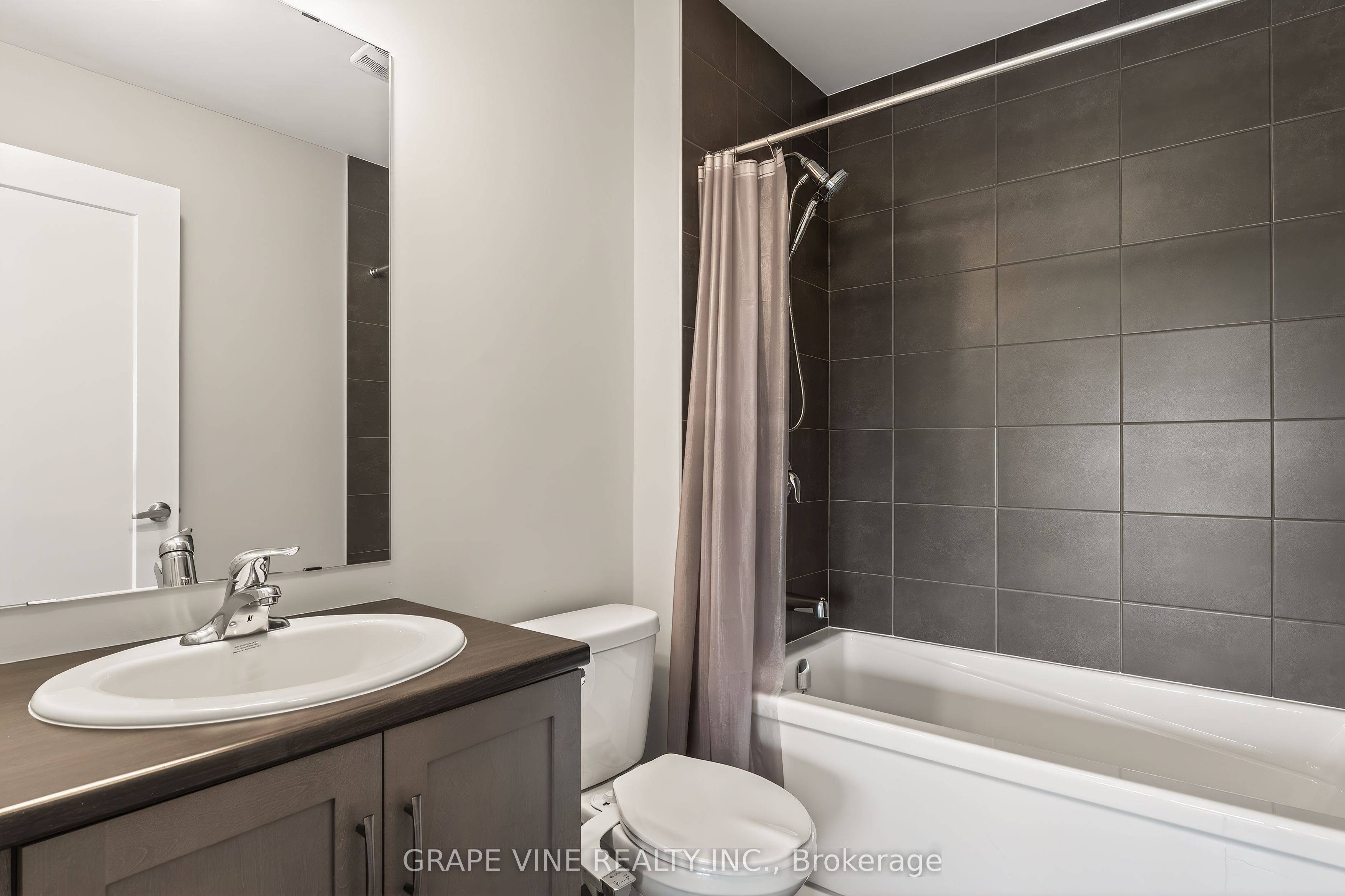 4802 Abbott Street E Property Photo 23