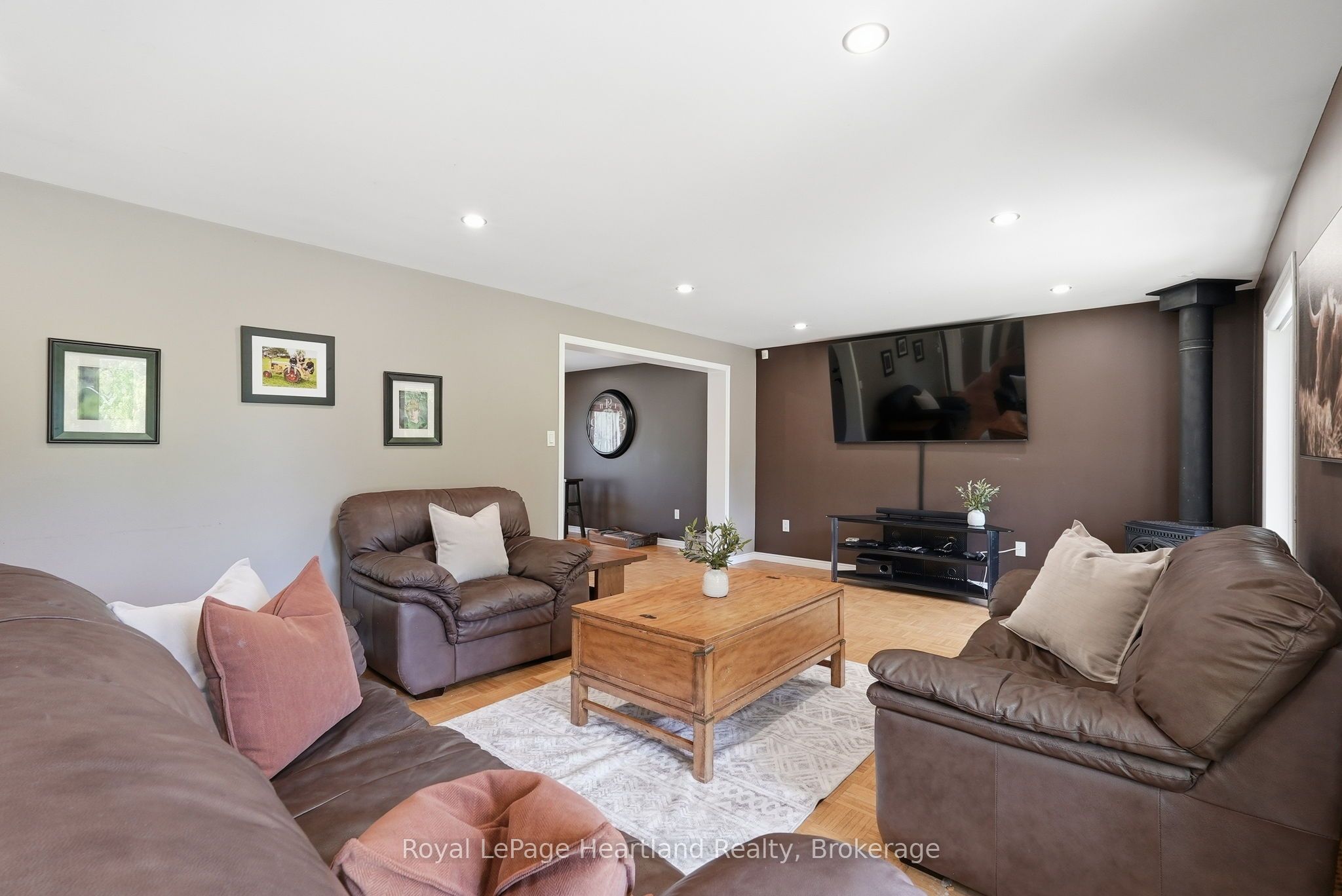 1041 Howick Street Property Photo 6