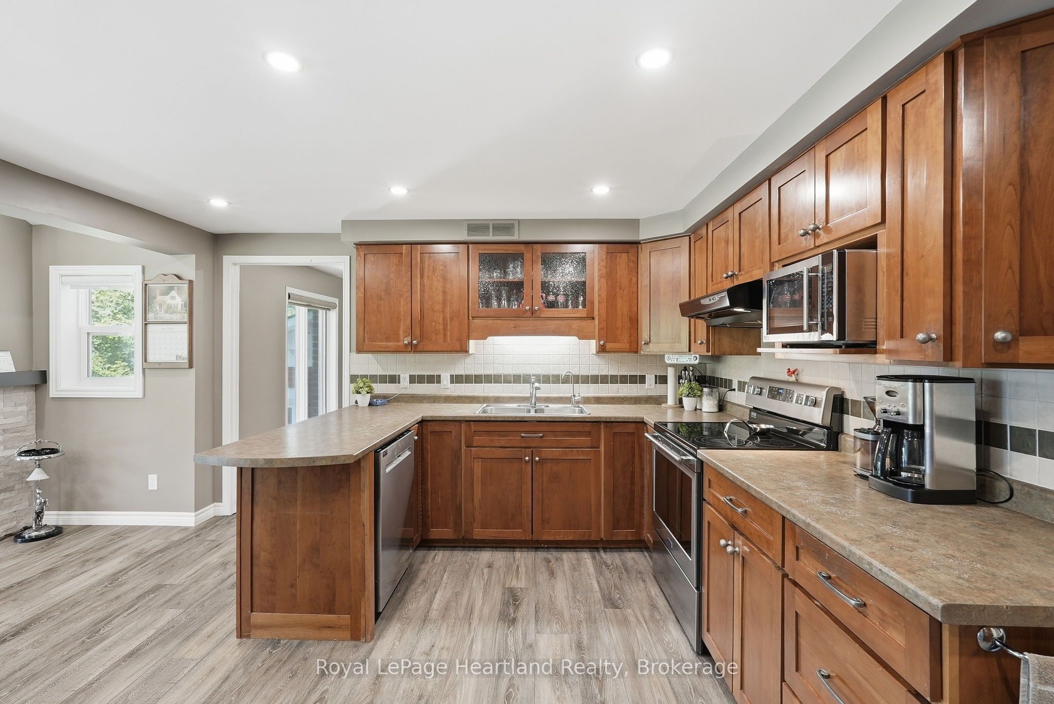 1041 Howick Street Property Photo 15