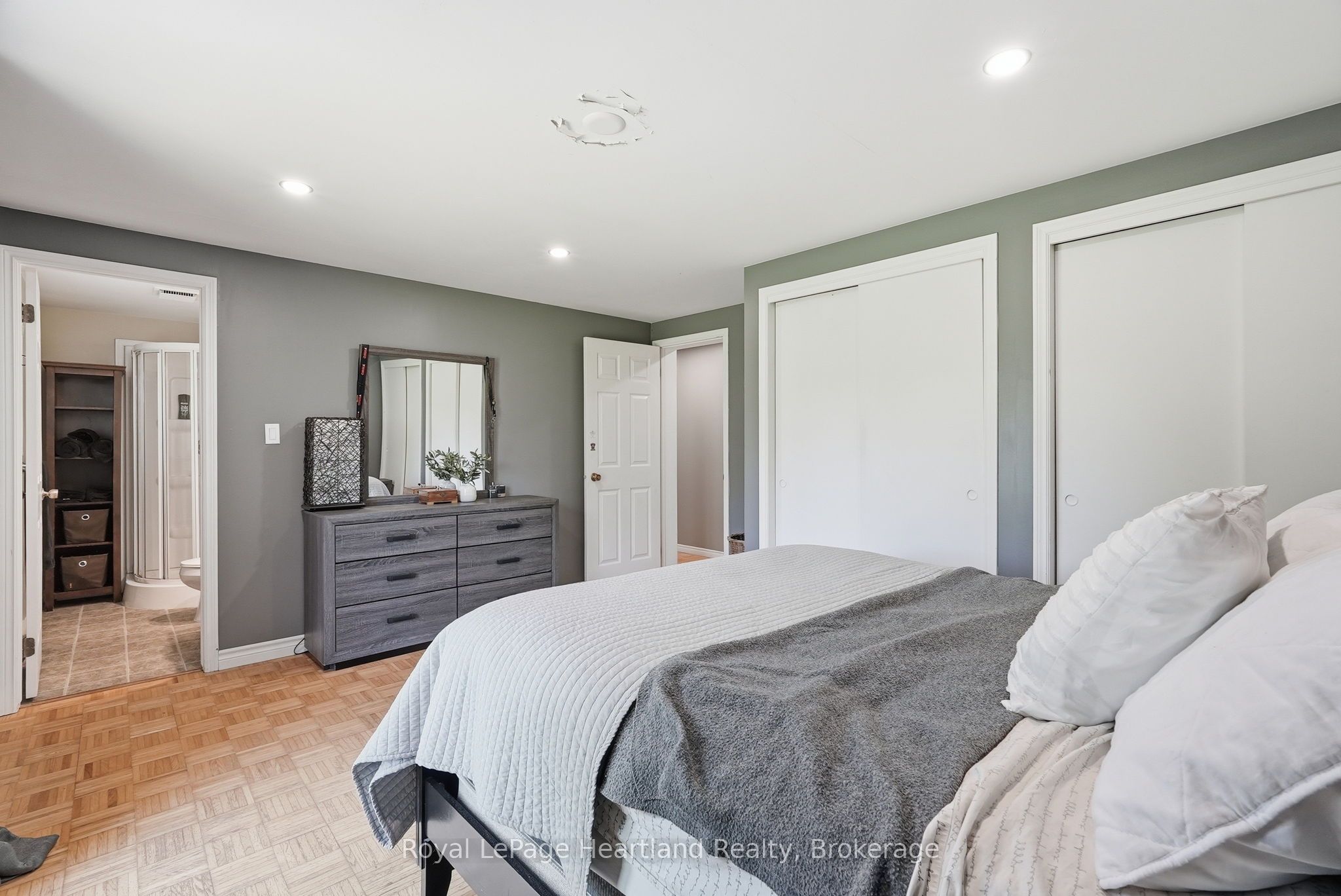 1041 Howick Street Property Photo 23