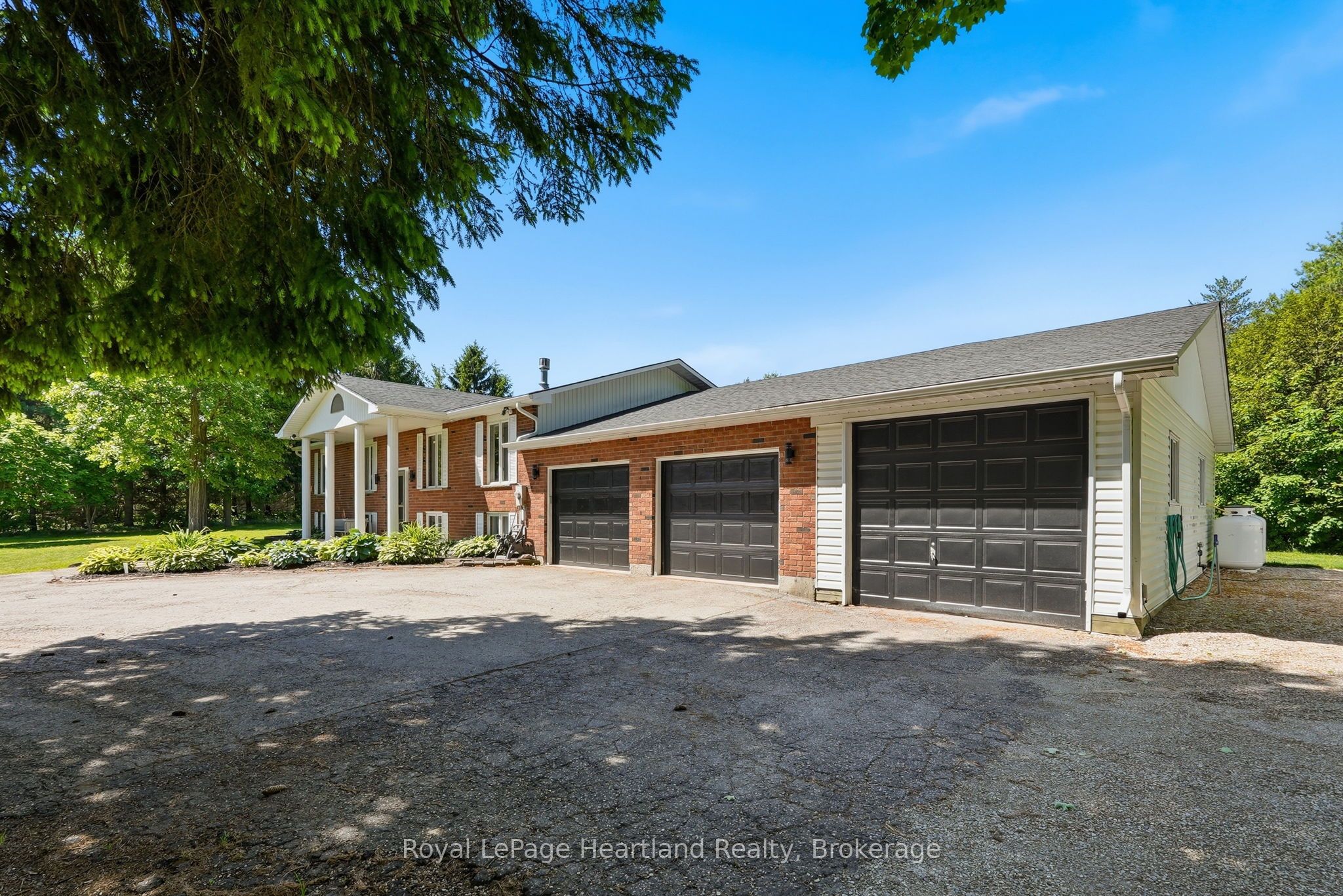 1041 Howick Street Property Photo 32