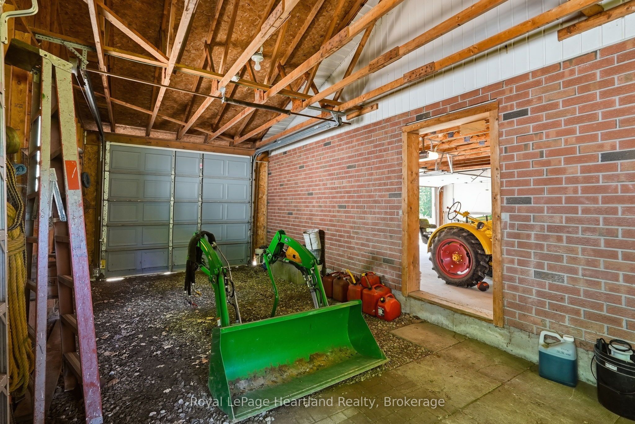 1041 Howick Street Property Photo 34